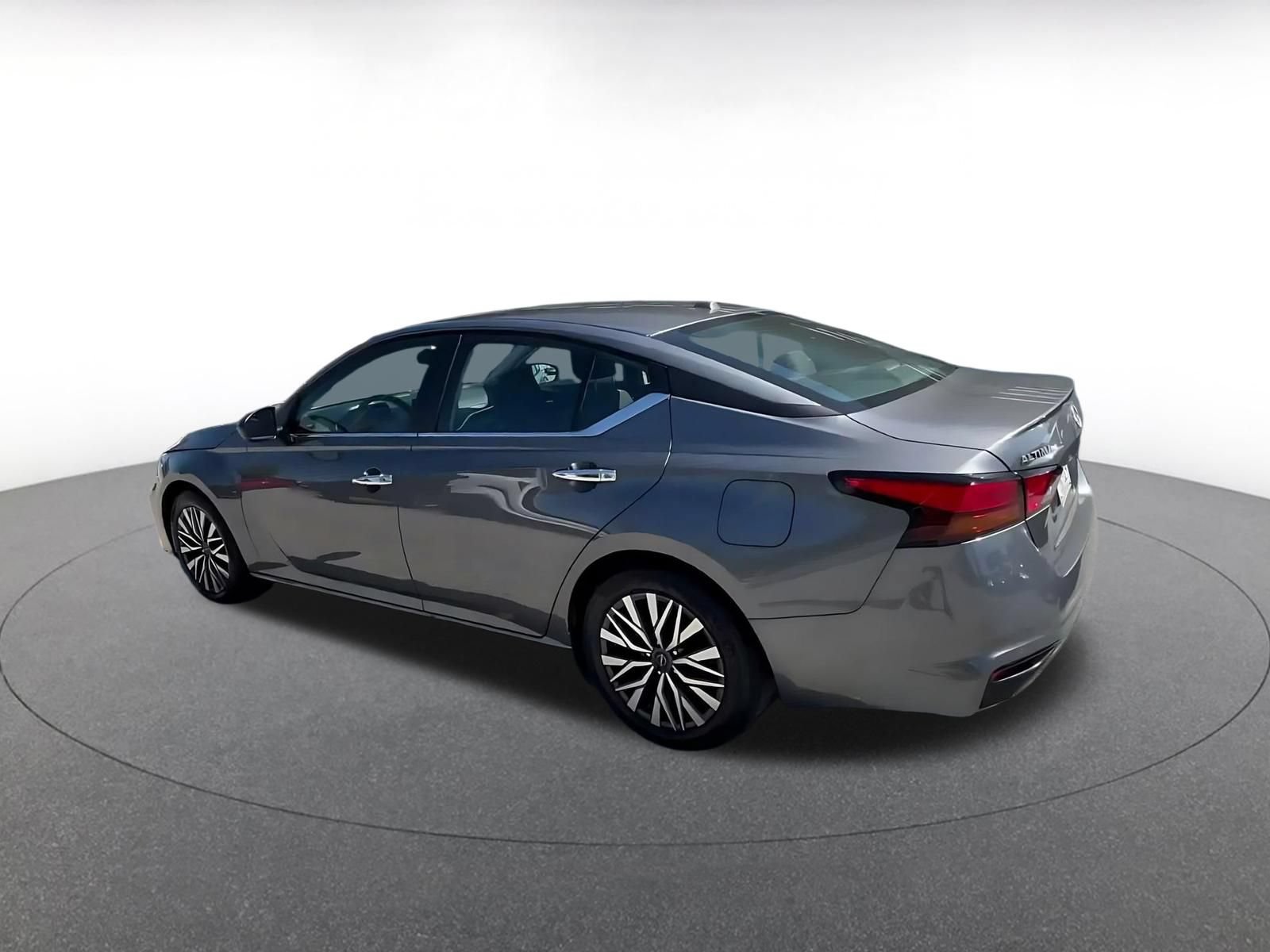 Thumbnail: 2025 Nissan Altima - 9