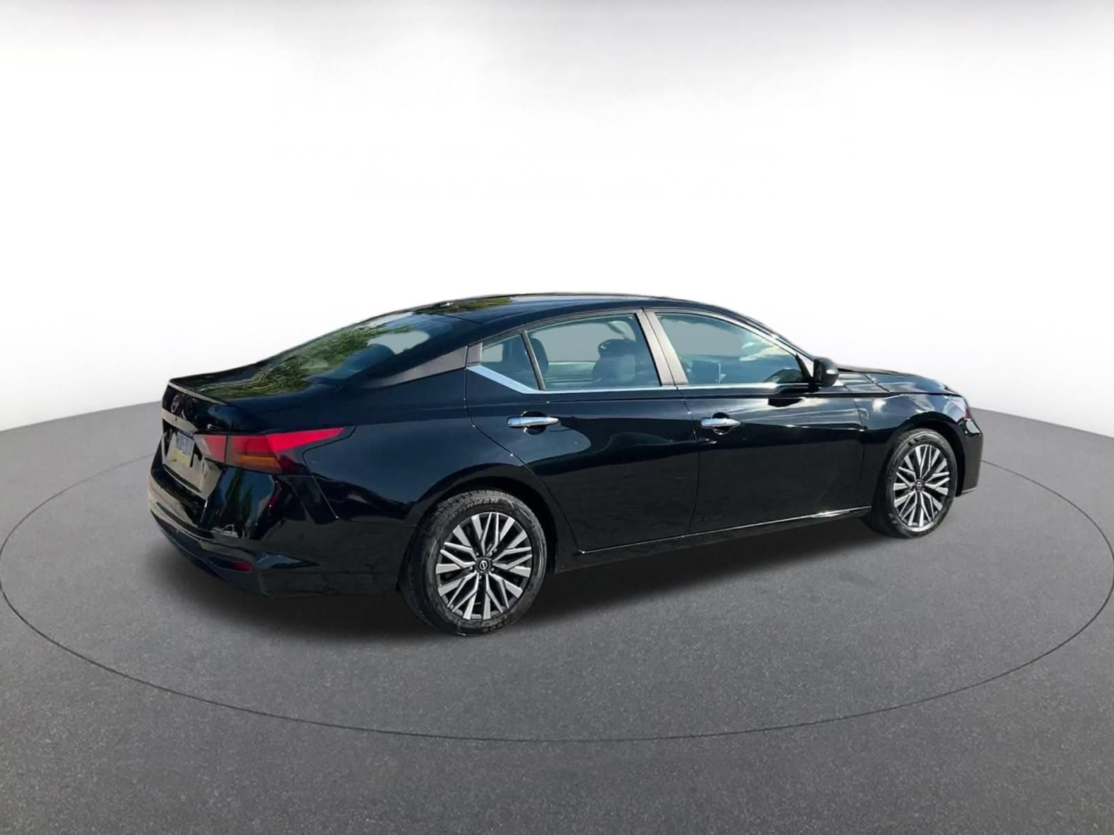 Thumbnail: 2025 Nissan Altima - 14