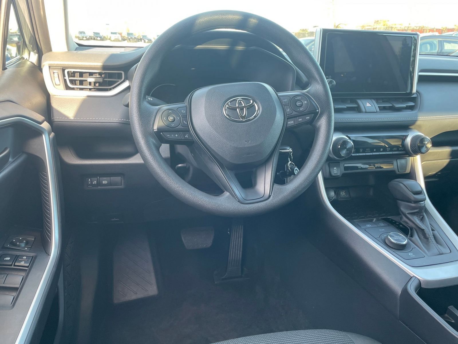 Thumbnail: 2025 Toyota RAV4 - 33