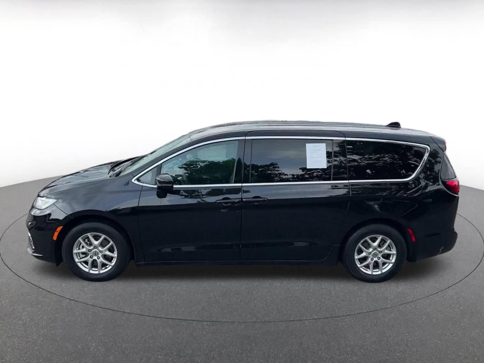 Thumbnail: 2025 Chrysler Pacifica - 7