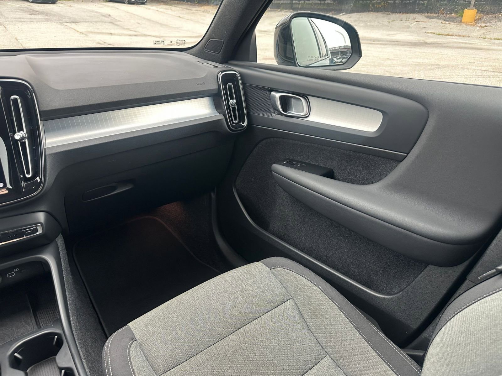 Thumbnail: 2024 Volvo XC40 - 35