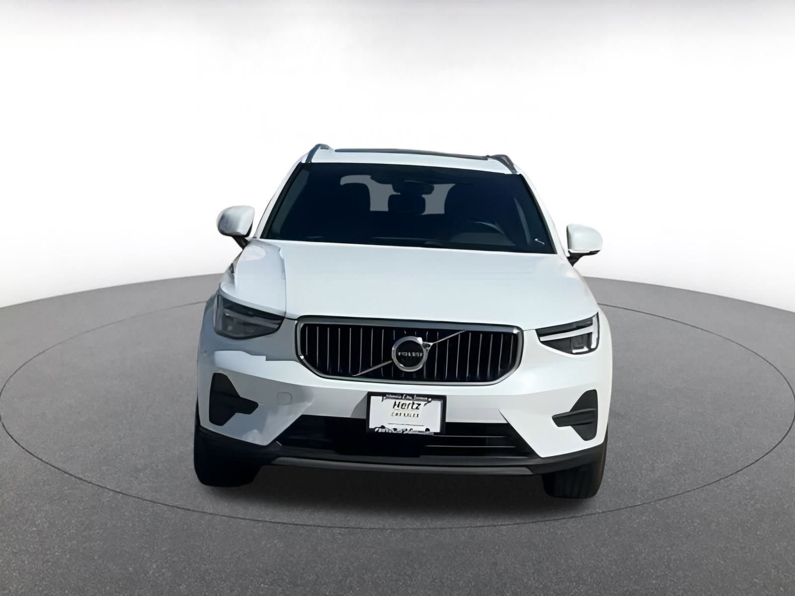 Thumbnail: 2024 Volvo XC40 - 4
