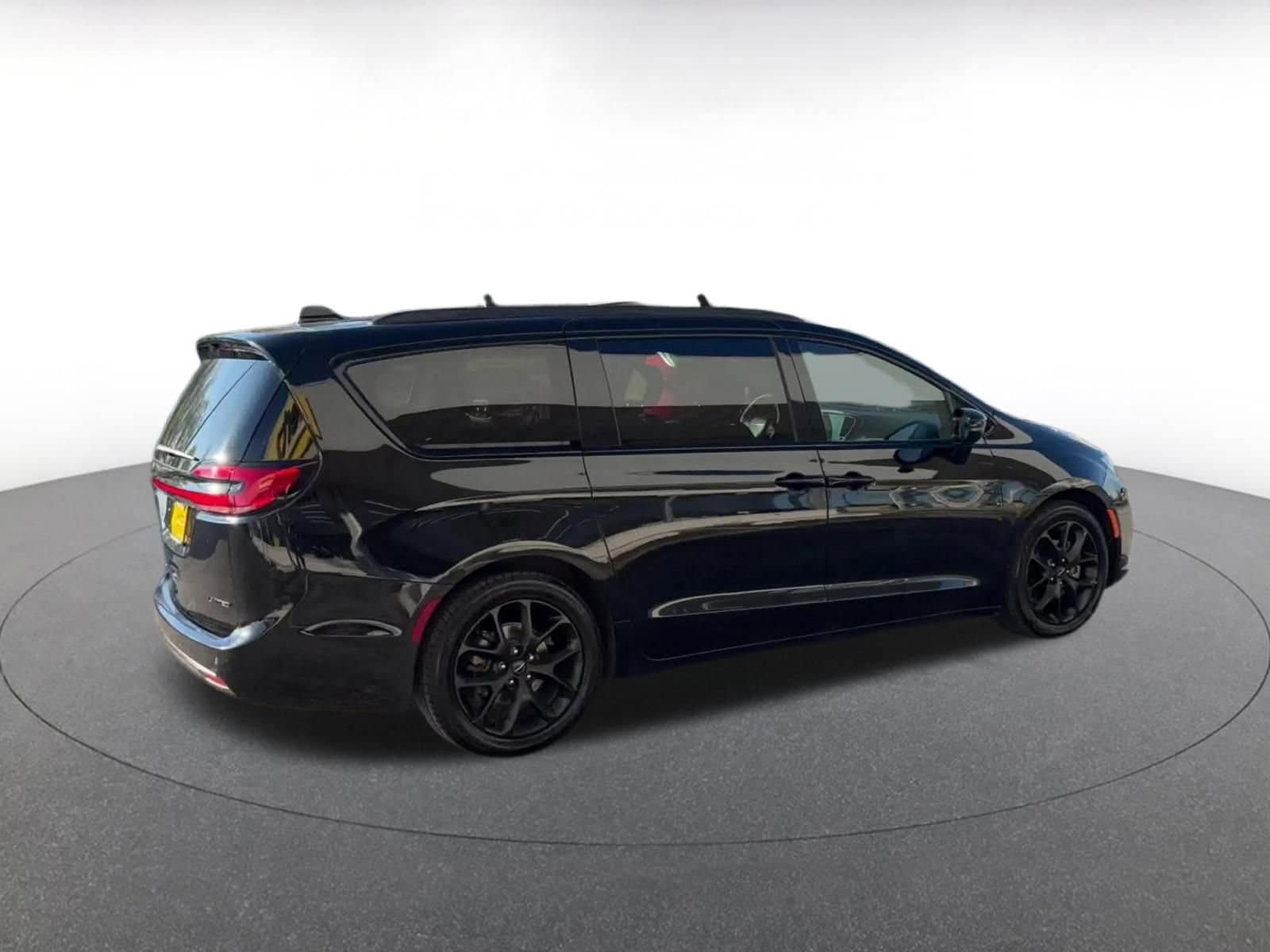 Thumbnail: 2025 Chrysler Pacifica - 15