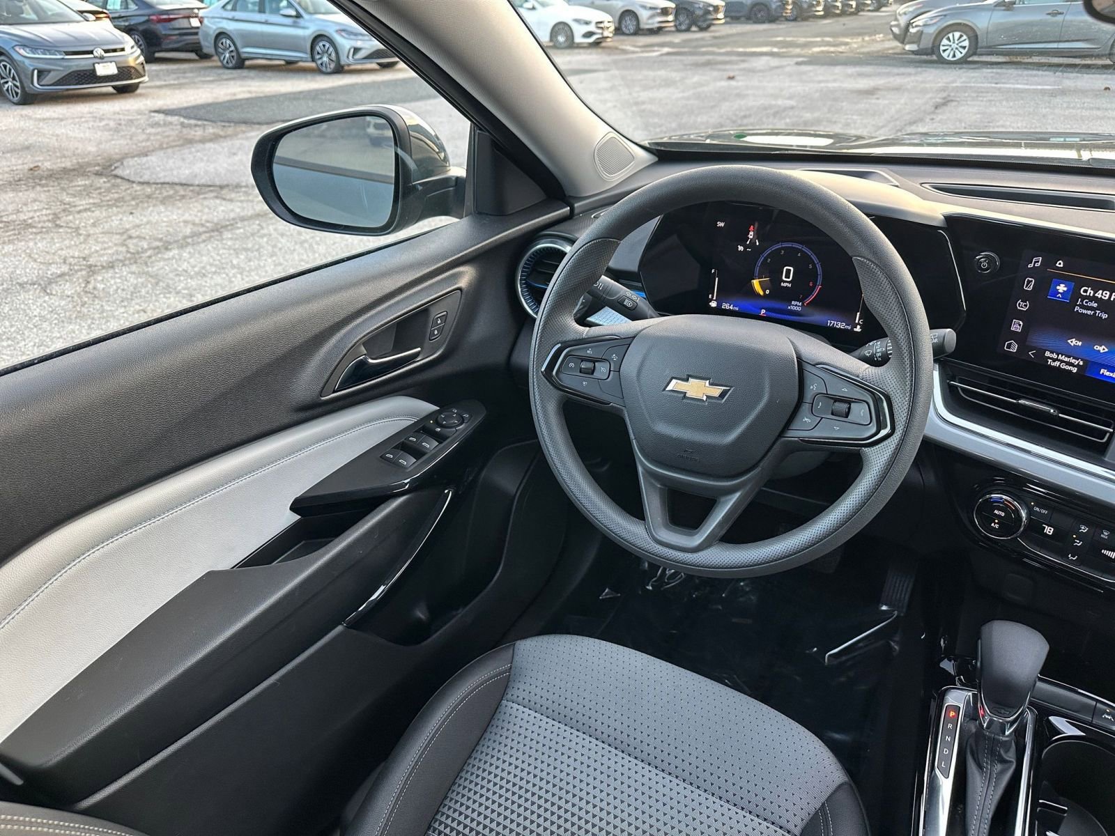 Thumbnail: 2025 Chevrolet Trax - 32