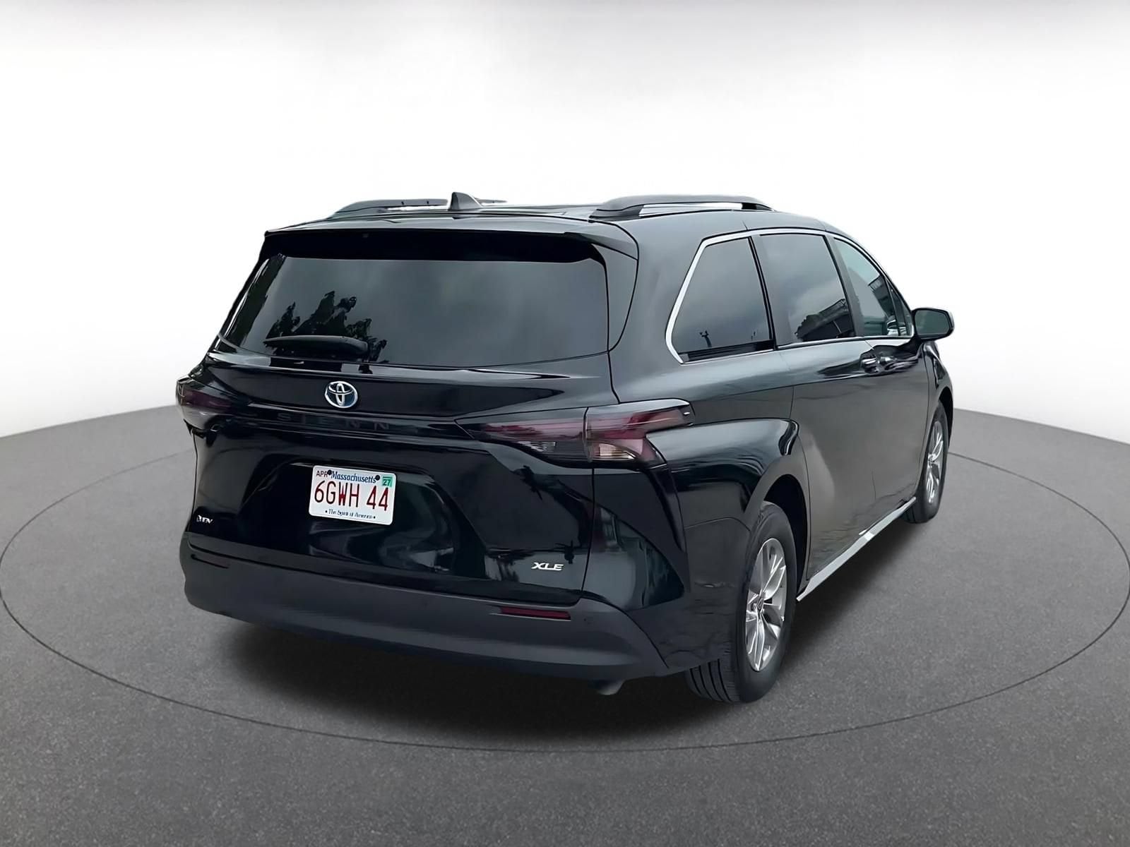 Thumbnail: 2025 Toyota Sienna - 14