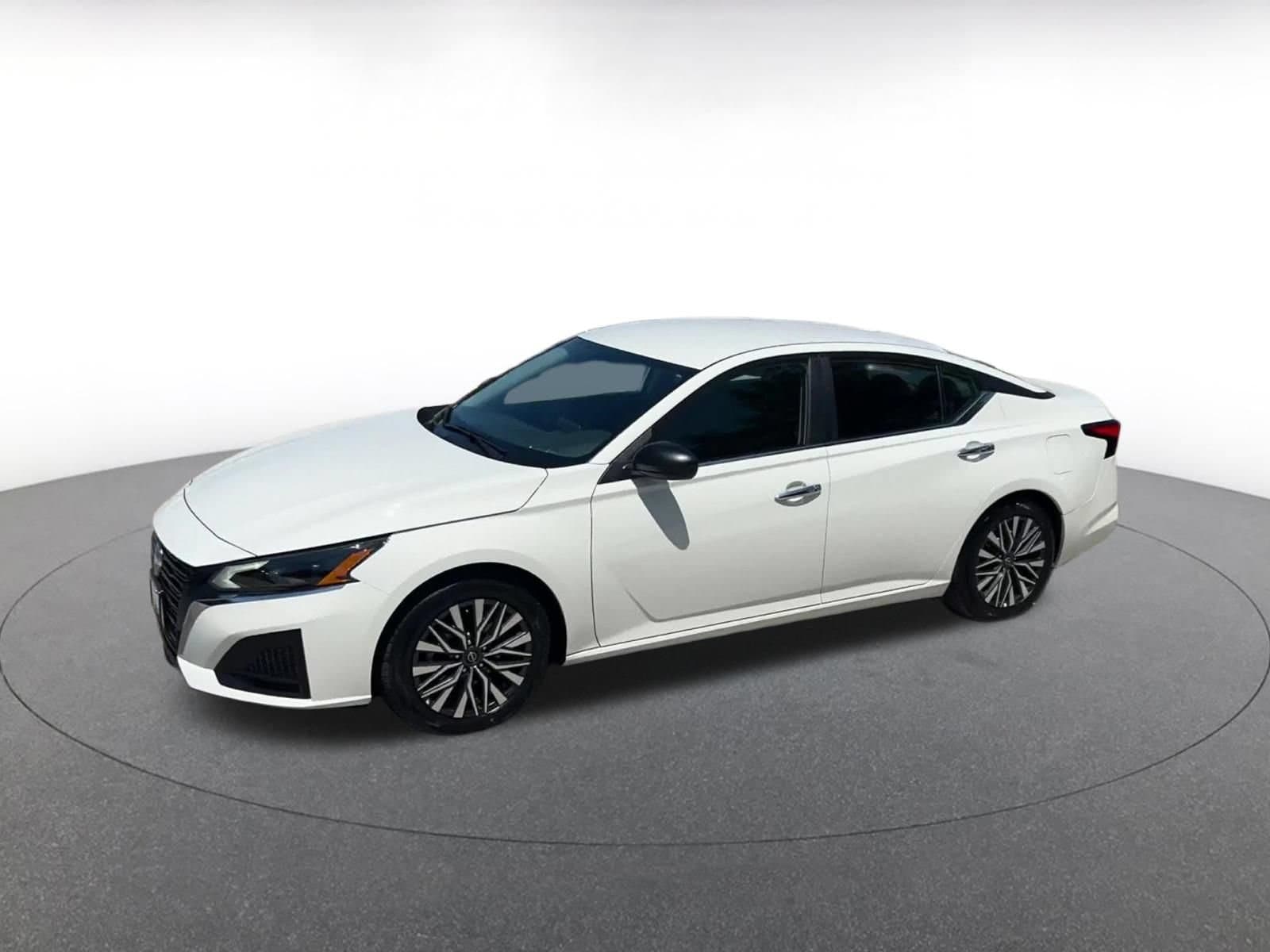 Thumbnail: 2025 Nissan Altima - 8