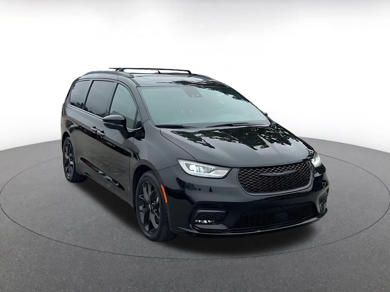 Thumbnail: 2025 Chrysler Pacifica - 3