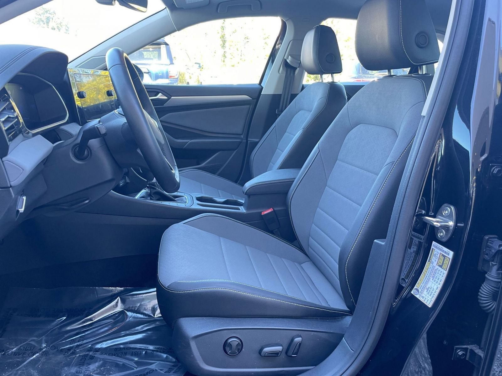 Thumbnail: 2025 Volkswagen Jetta - 25