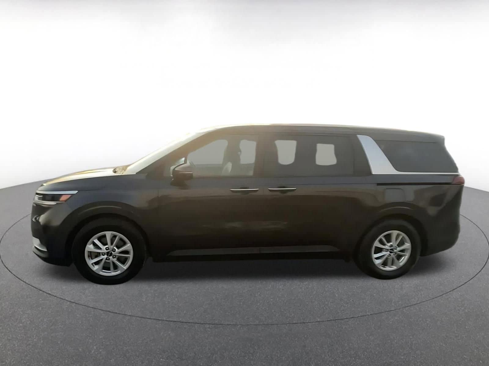 Thumbnail: 2023 Kia Carnival - 8
