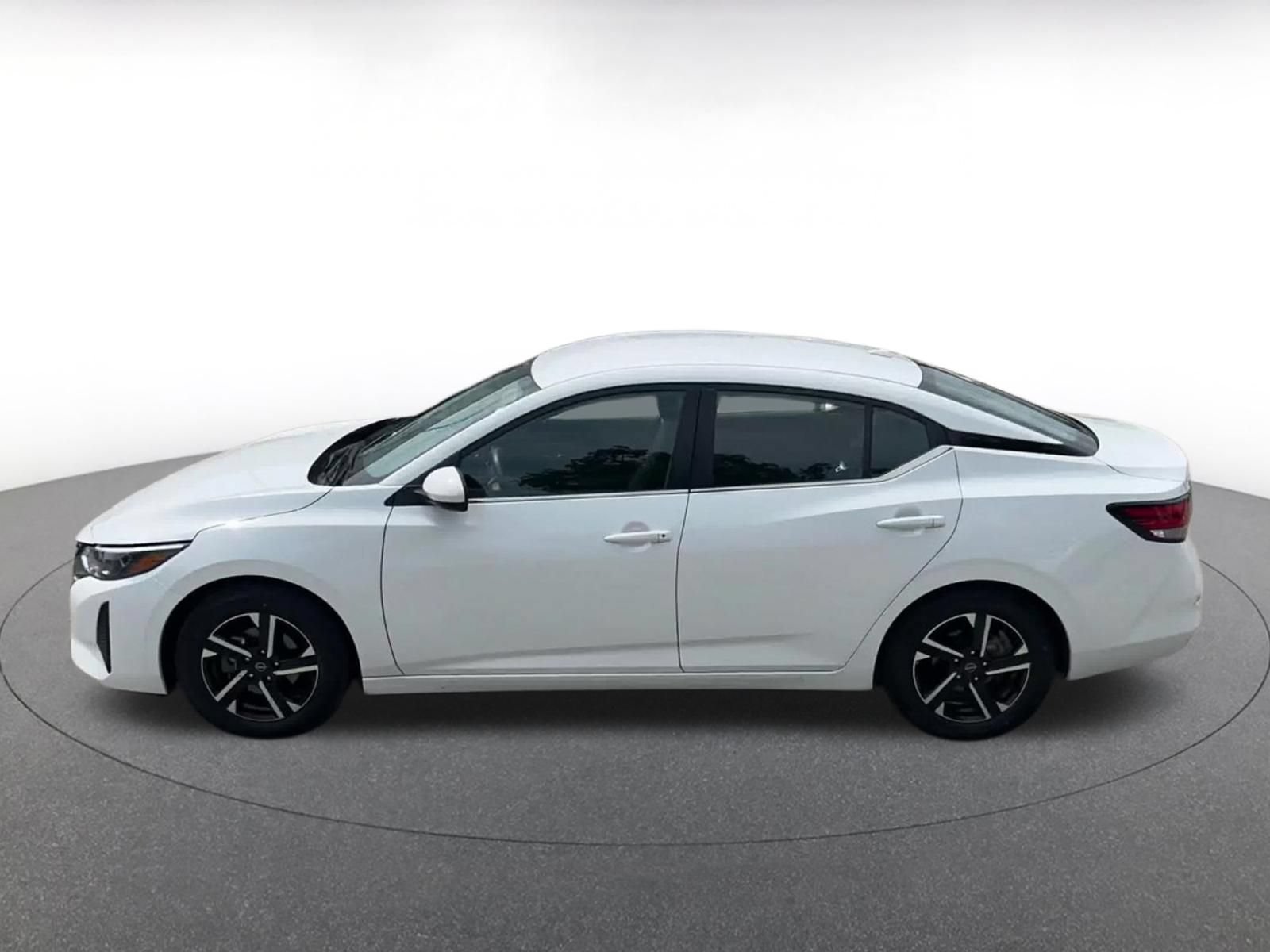 Thumbnail: 2025 Nissan Sentra - 9