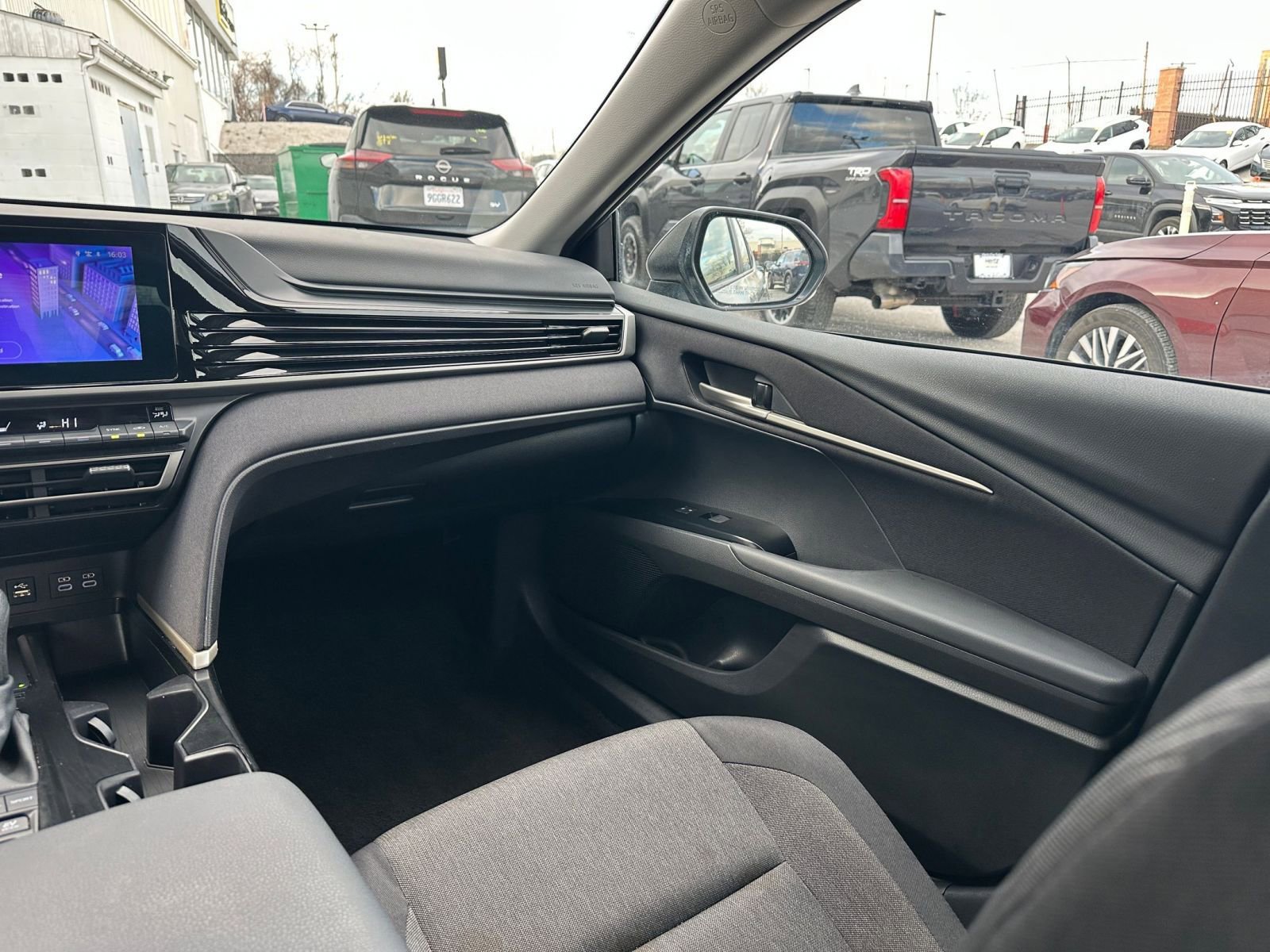 Thumbnail: 2025 Toyota Camry - 34