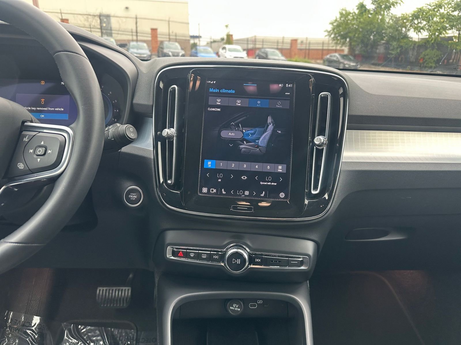 Thumbnail: 2024 Volvo XC40 - 18