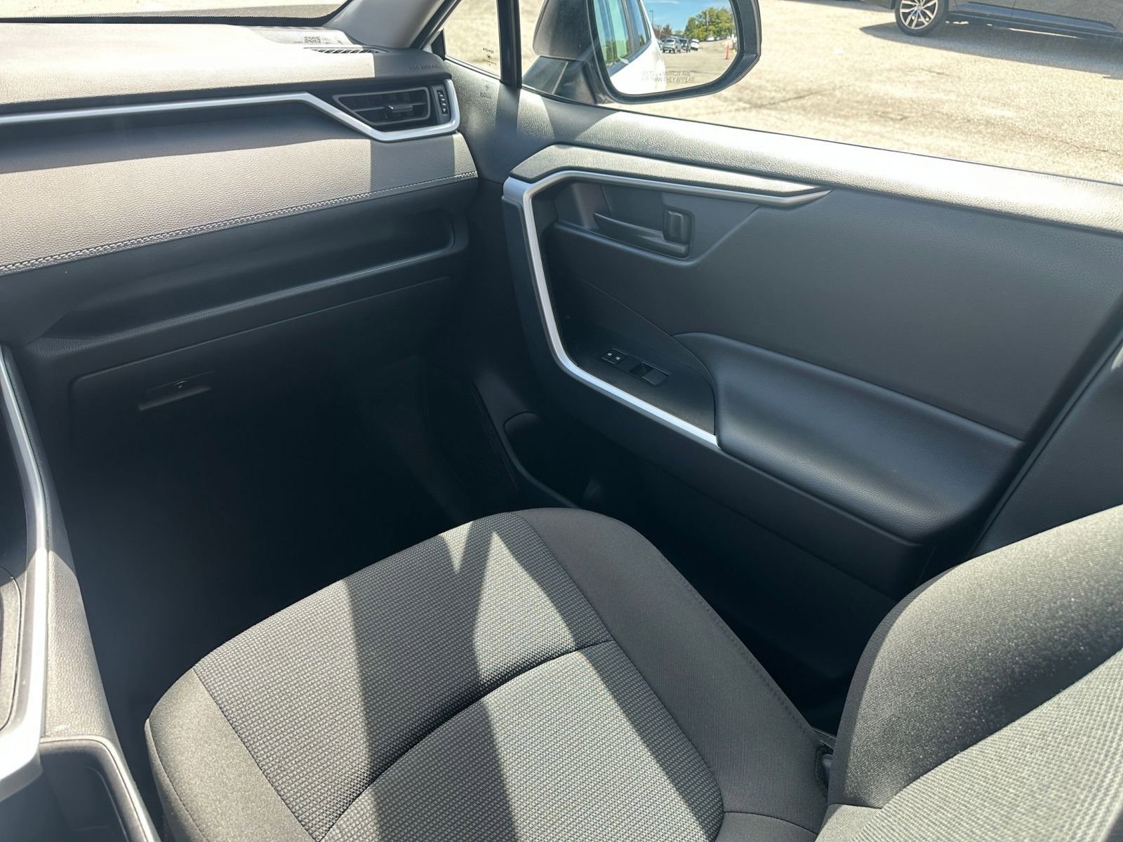 Thumbnail: 2025 Toyota RAV4 - 34