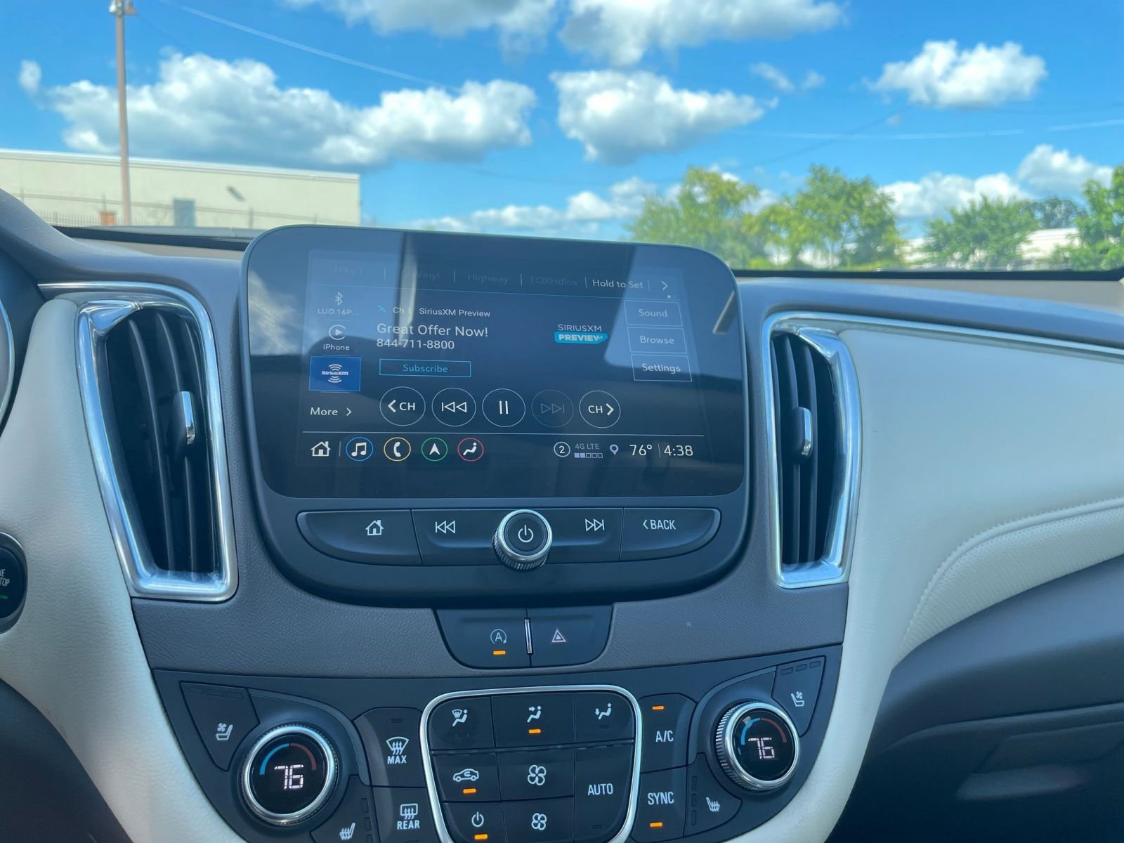 Thumbnail: 2024 Chevrolet Malibu - 21