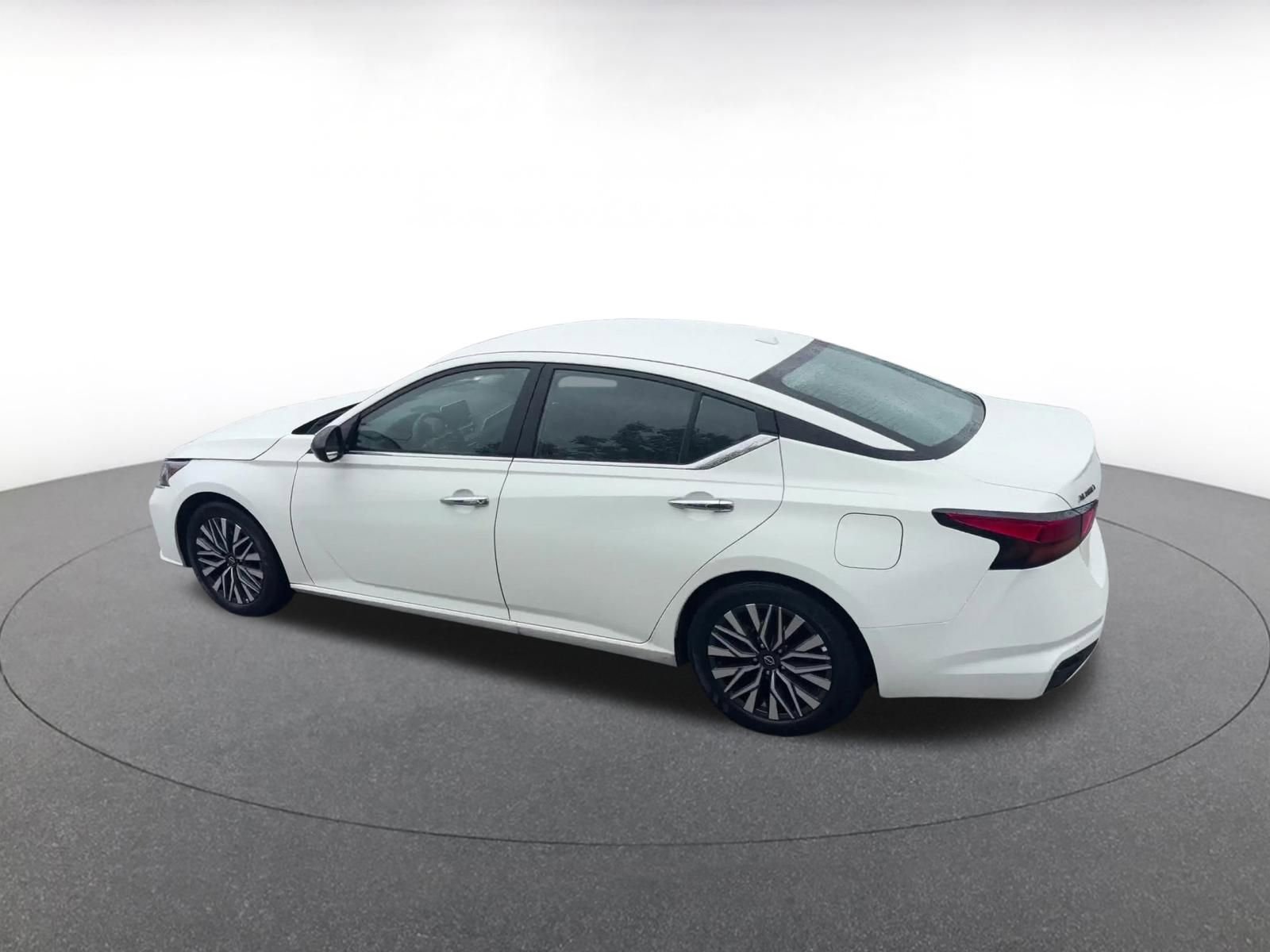 Thumbnail: 2025 Nissan Altima - 10