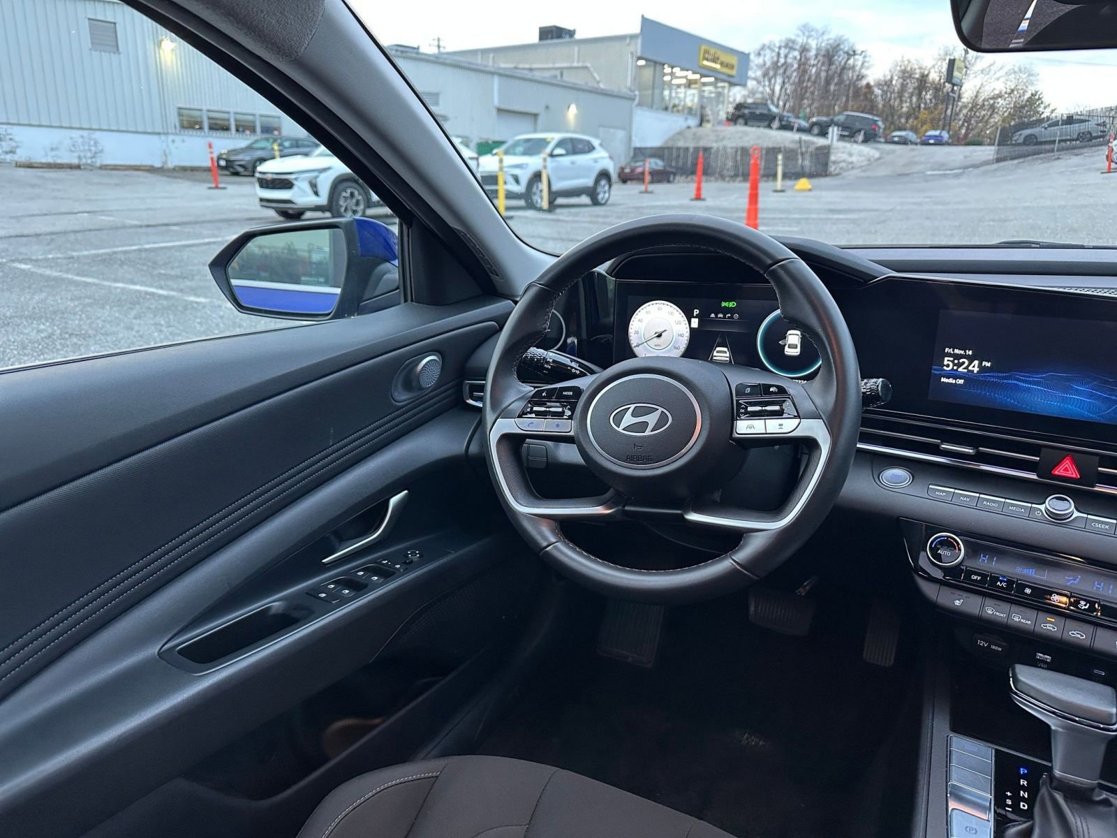 Thumbnail: 2025 Hyundai Elantra - 32