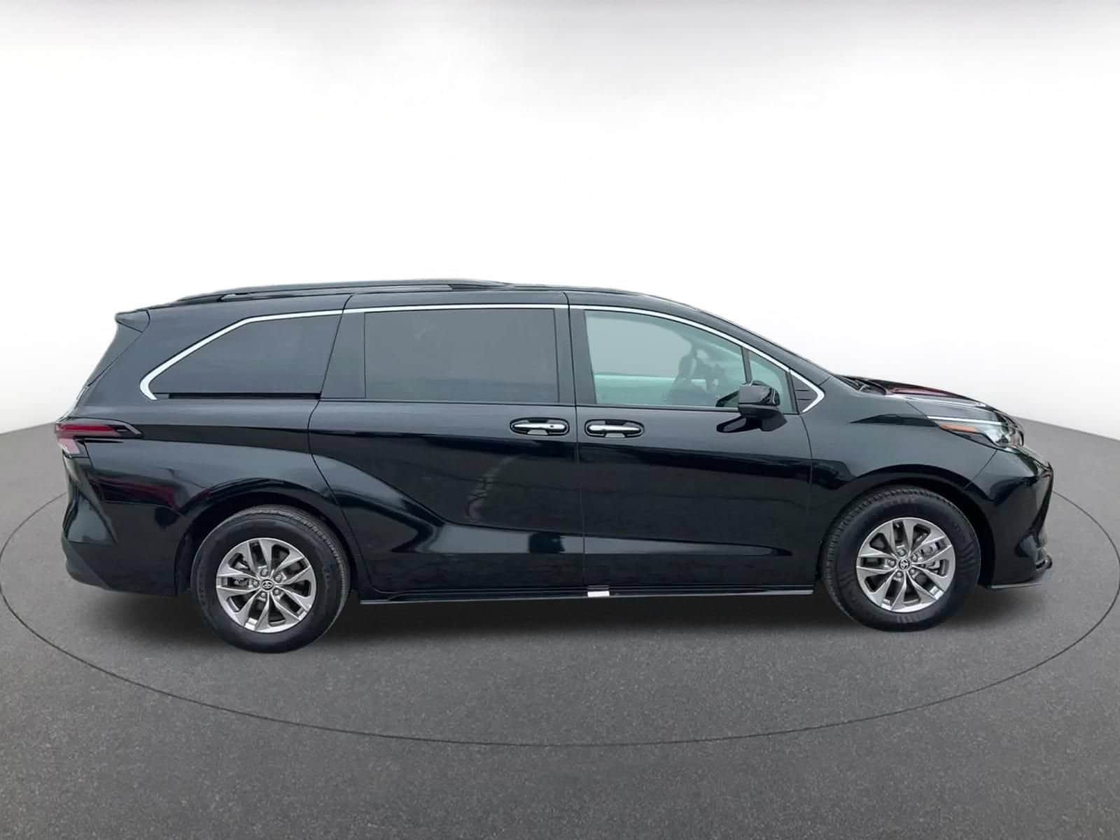Thumbnail: 2025 Toyota Sienna - 15