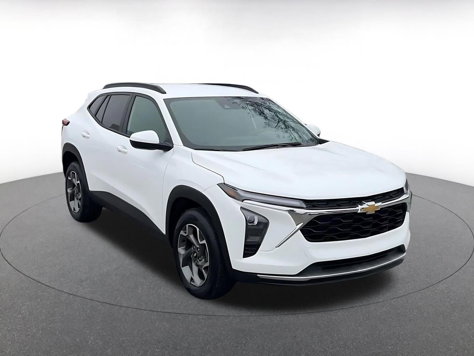 Thumbnail: 2025 Chevrolet Trax - 3