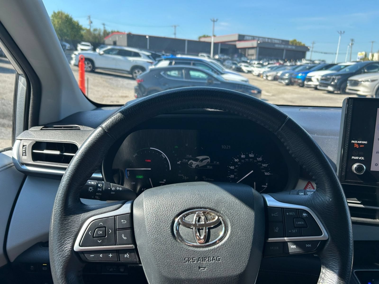 Thumbnail: 2025 Toyota Sienna - 32