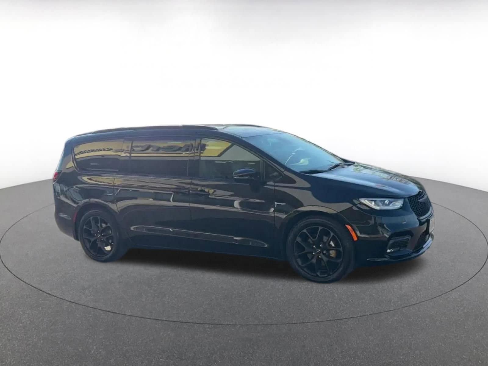 Thumbnail: 2025 Chrysler Pacifica - 2
