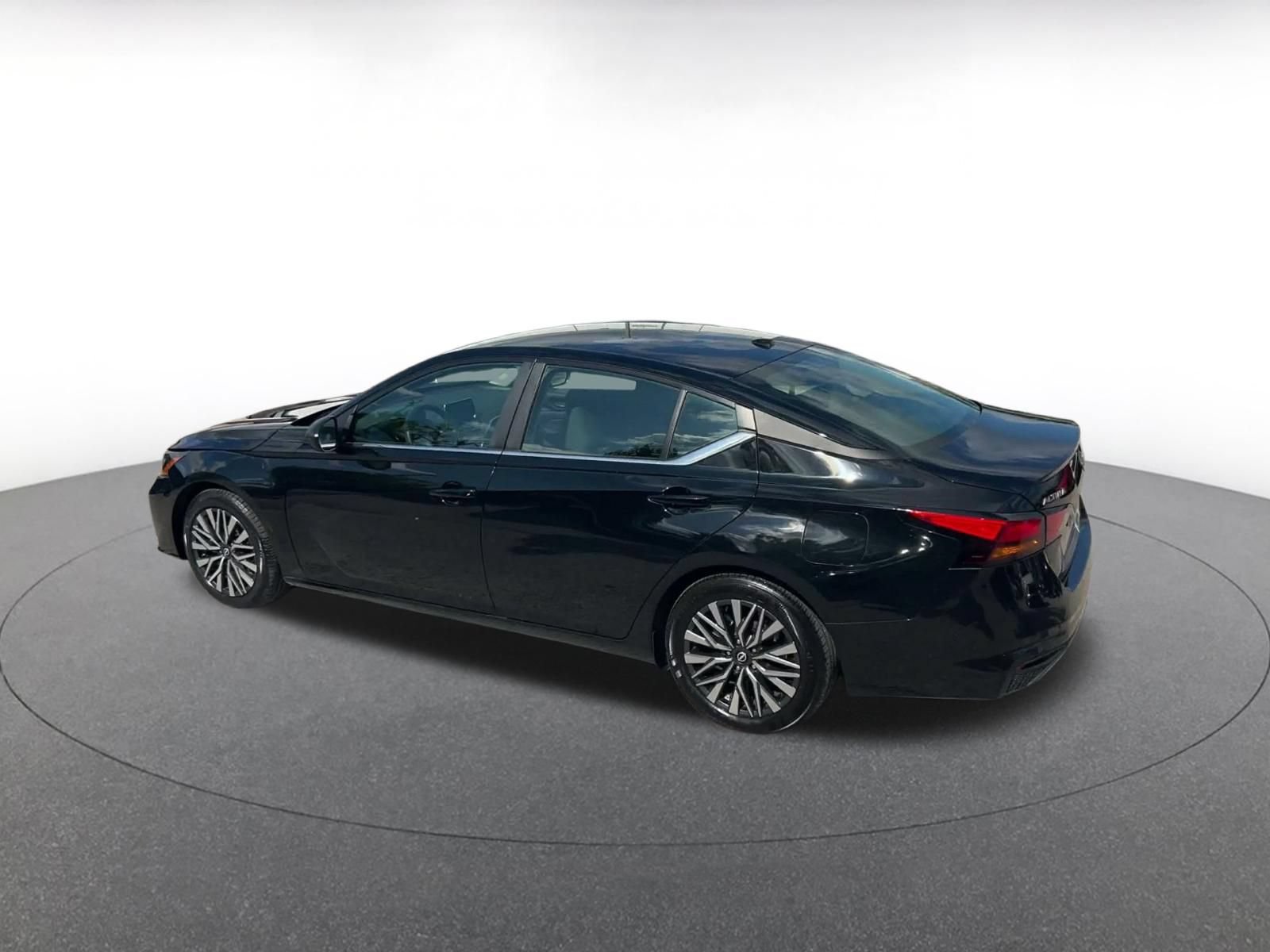 Thumbnail: 2026 Nissan Altima - 9