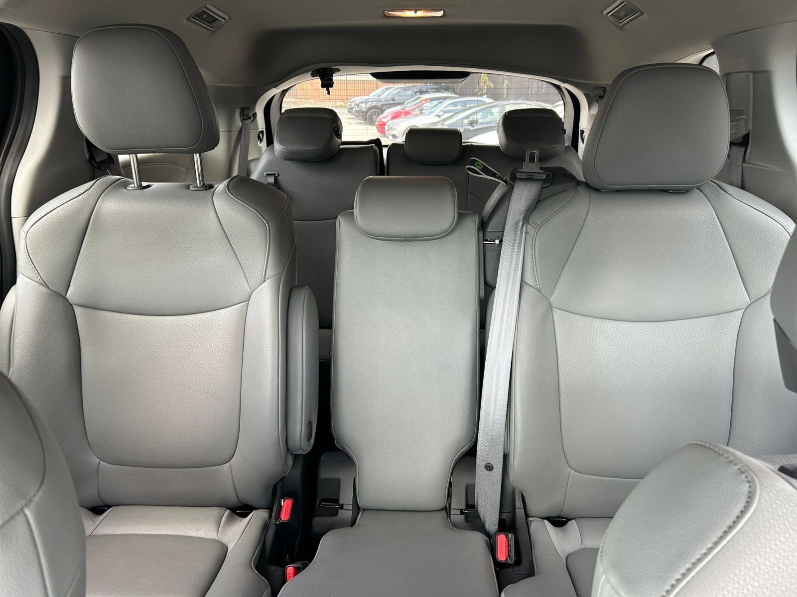 Thumbnail: 2023 Toyota Sienna - 32