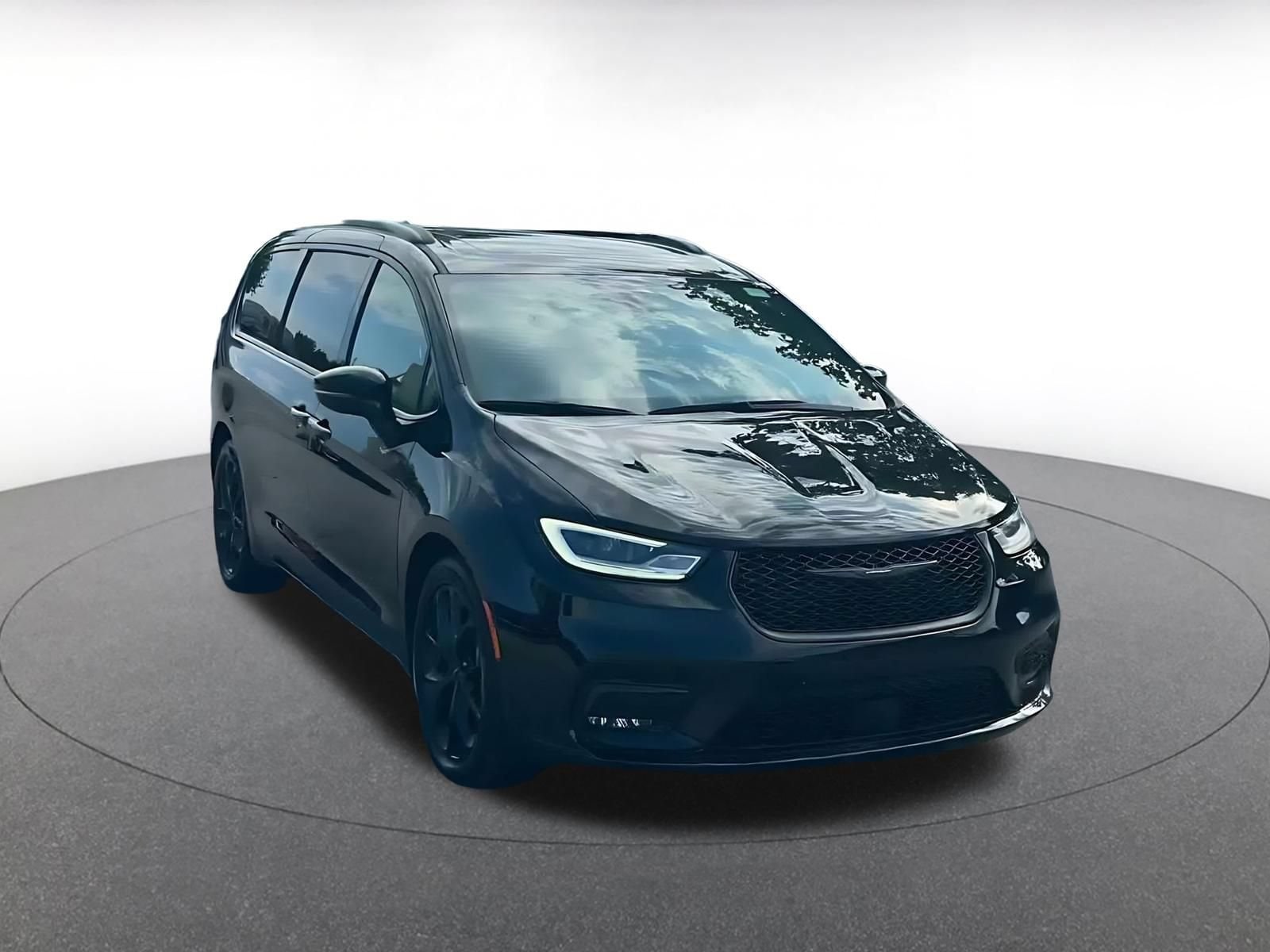 Thumbnail: 2025 Chrysler Pacifica - 3