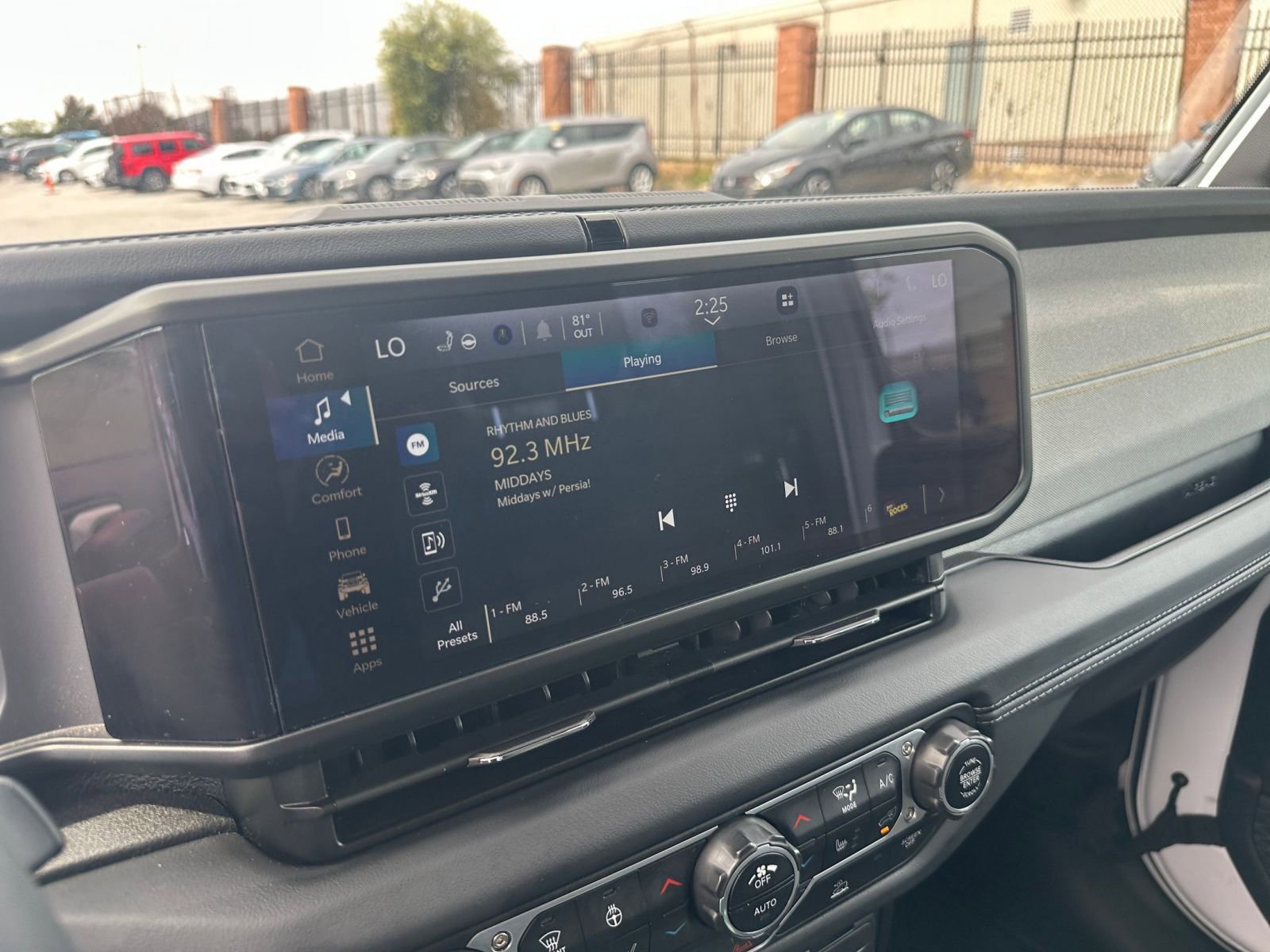 Thumbnail: 2025 Jeep Wrangler - 21