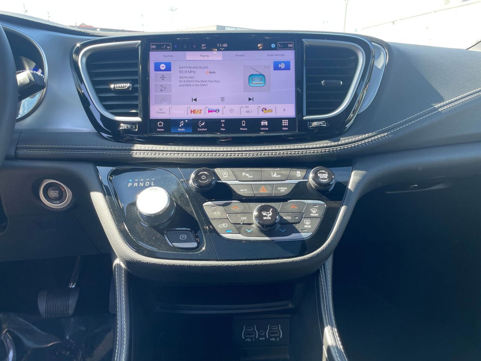 Thumbnail: 2025 Chrysler Pacifica - 17