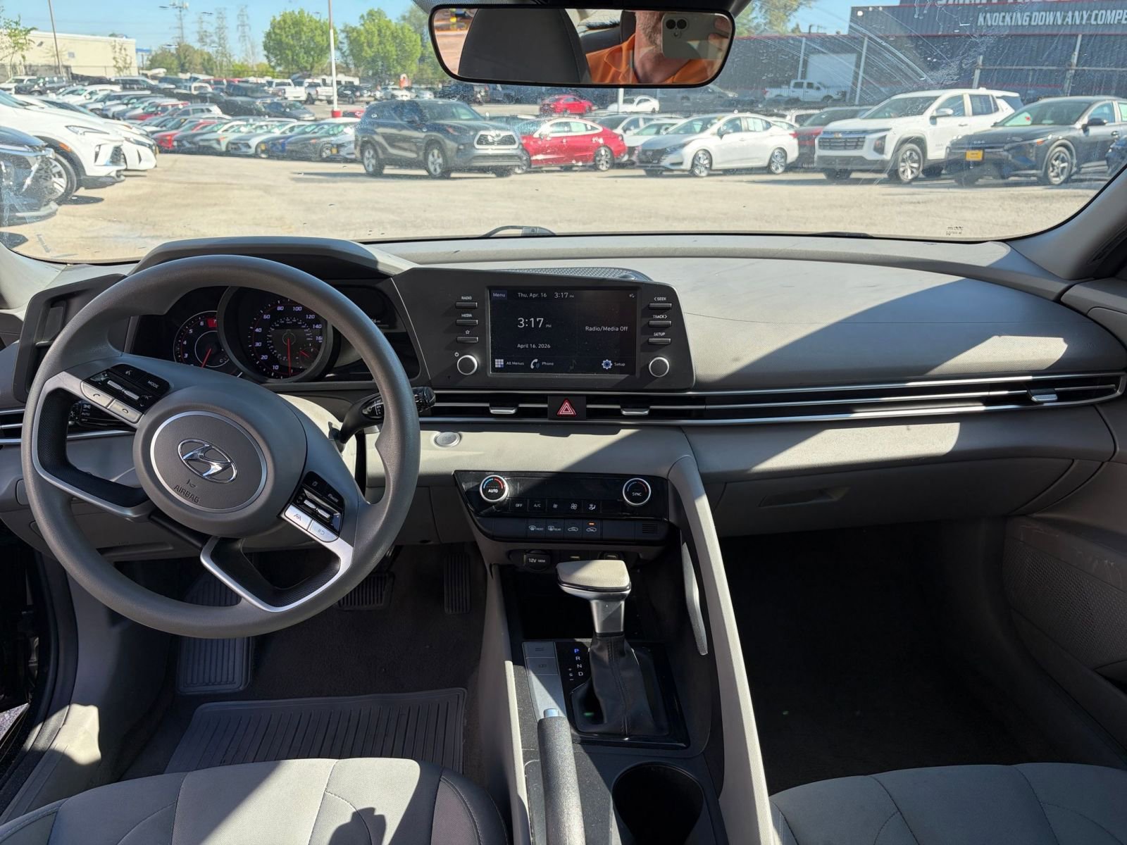 Thumbnail: 2023 Hyundai Elantra - 32