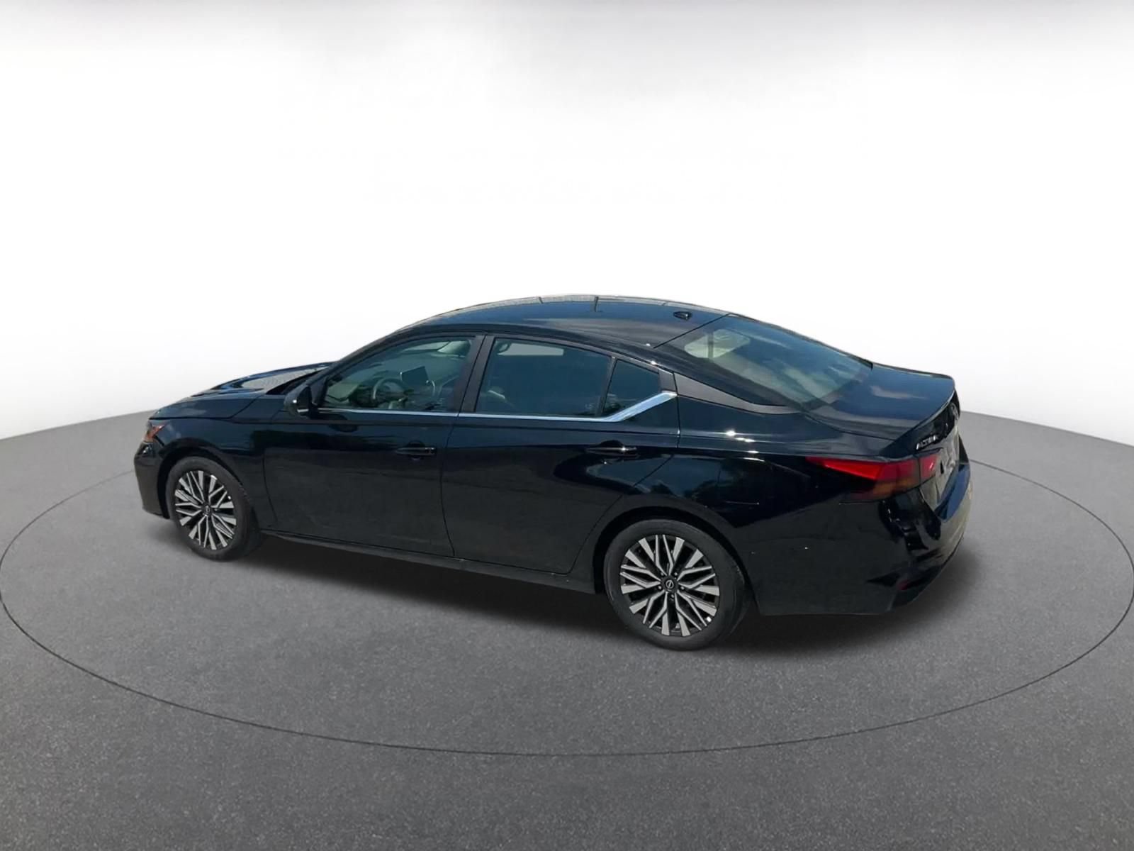Thumbnail: 2026 Nissan Altima - 10