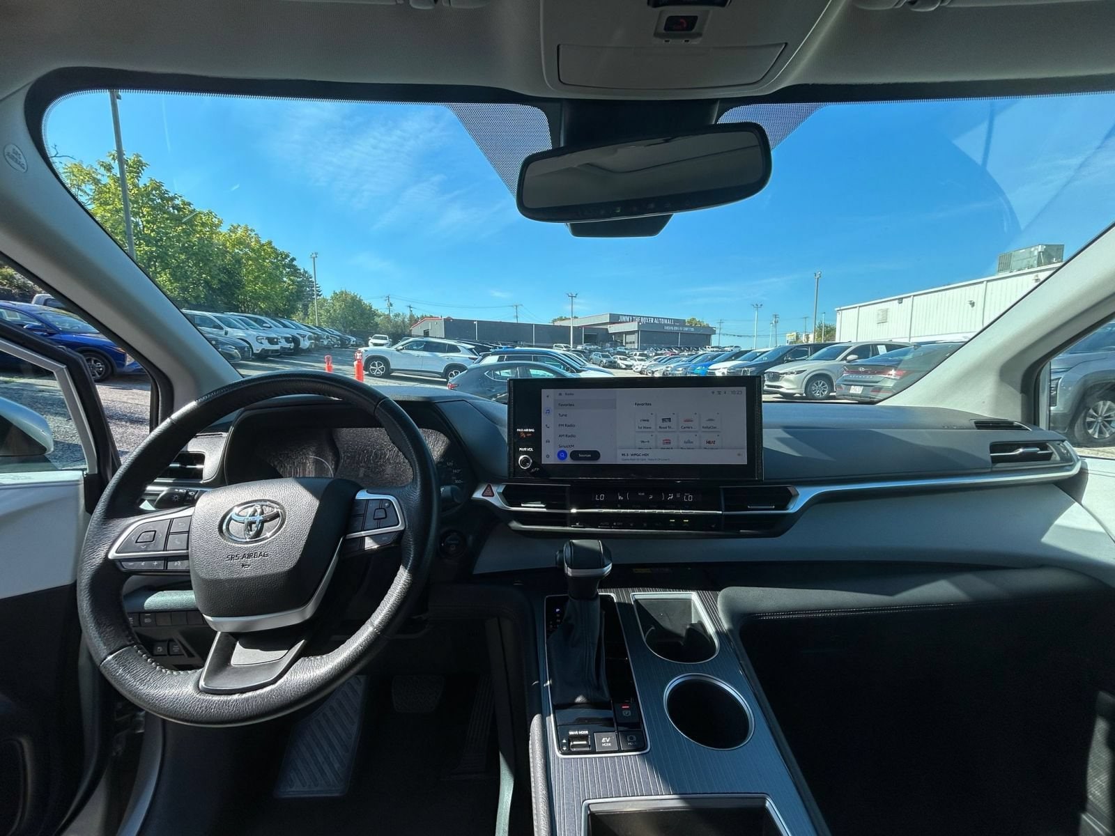 Thumbnail: 2025 Toyota Sienna - 31
