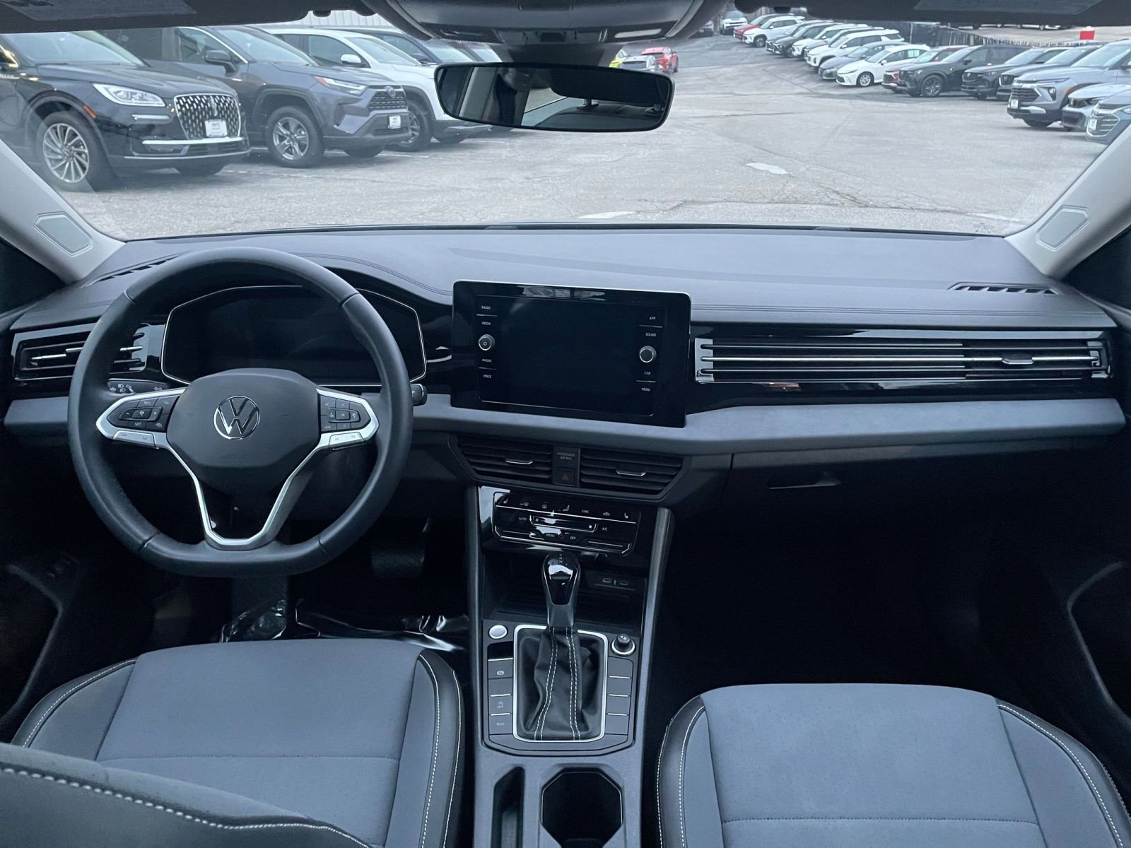 Thumbnail: 2025 Volkswagen Jetta - 32