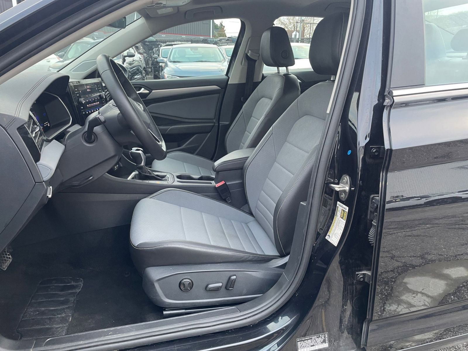 Thumbnail: 2025 Volkswagen Jetta - 25