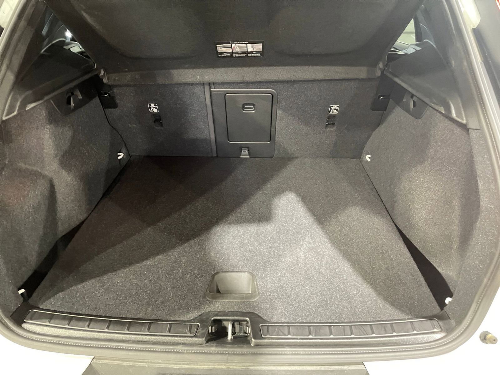 Thumbnail: 2024 Volvo XC40 - 32