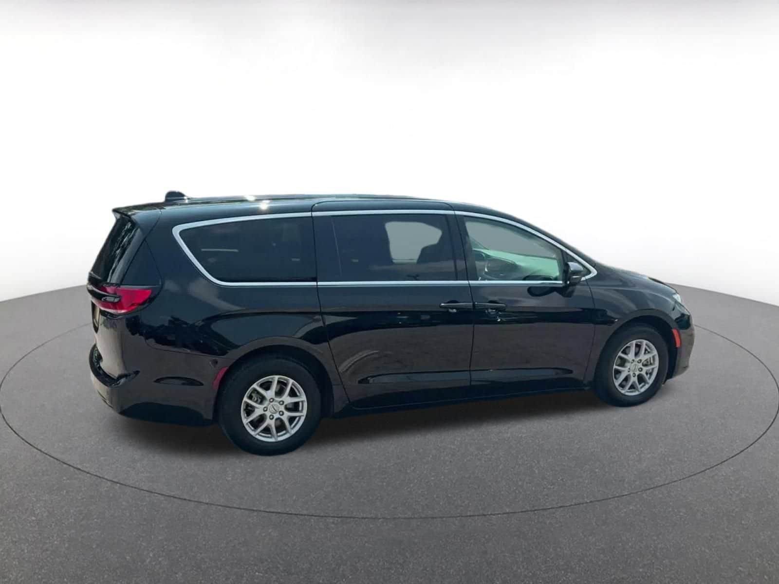 Thumbnail: 2024 Chrysler Pacifica - 12