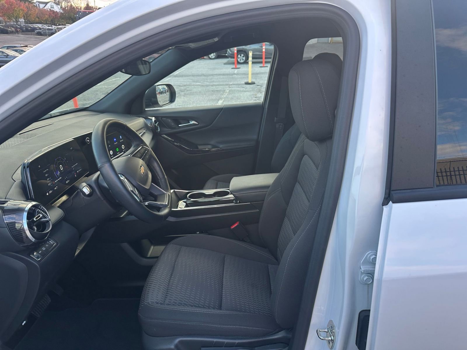 Thumbnail: 2025 Chevrolet Equinox - 25