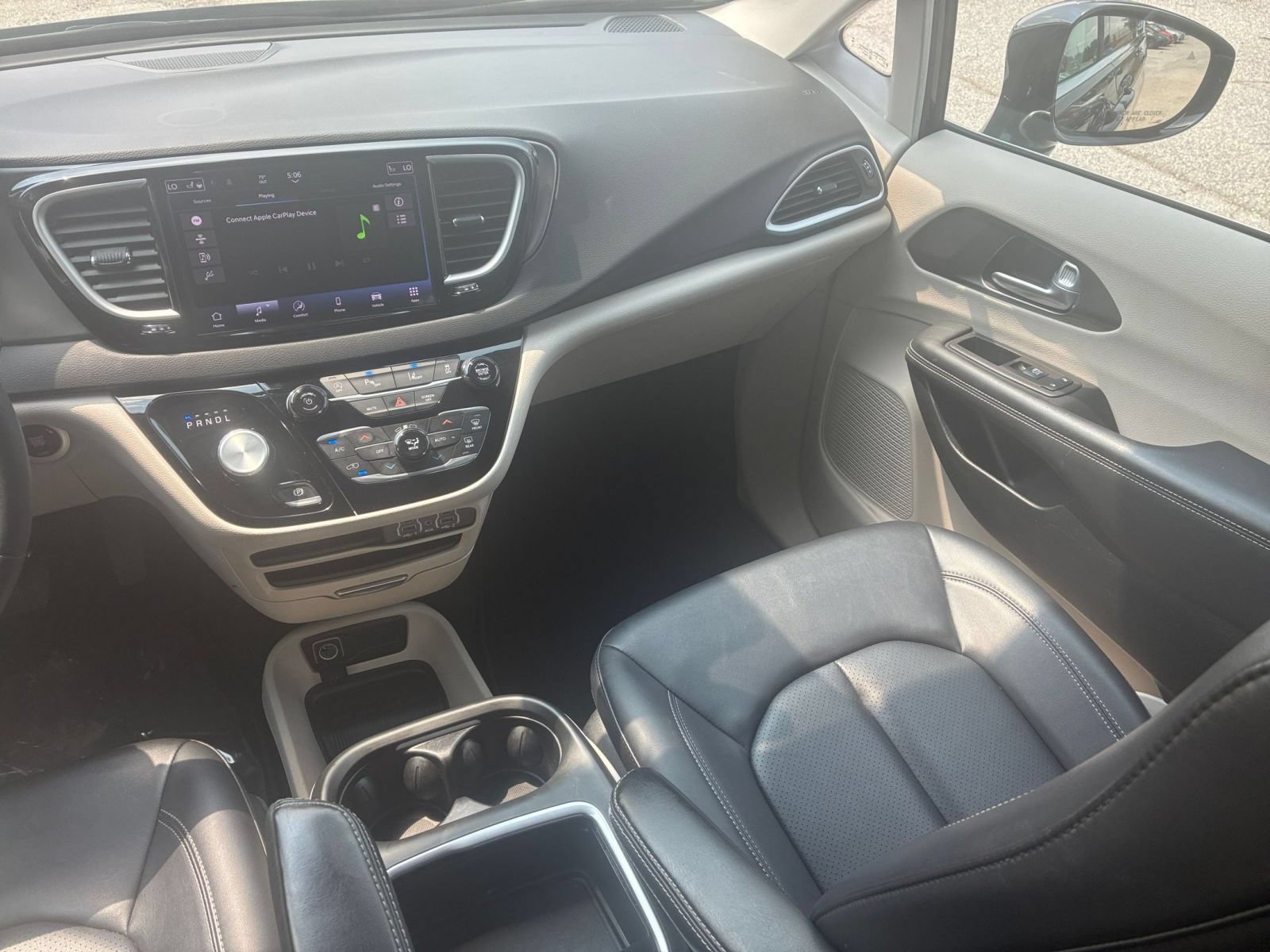 Thumbnail: 2024 Chrysler Pacifica - 30