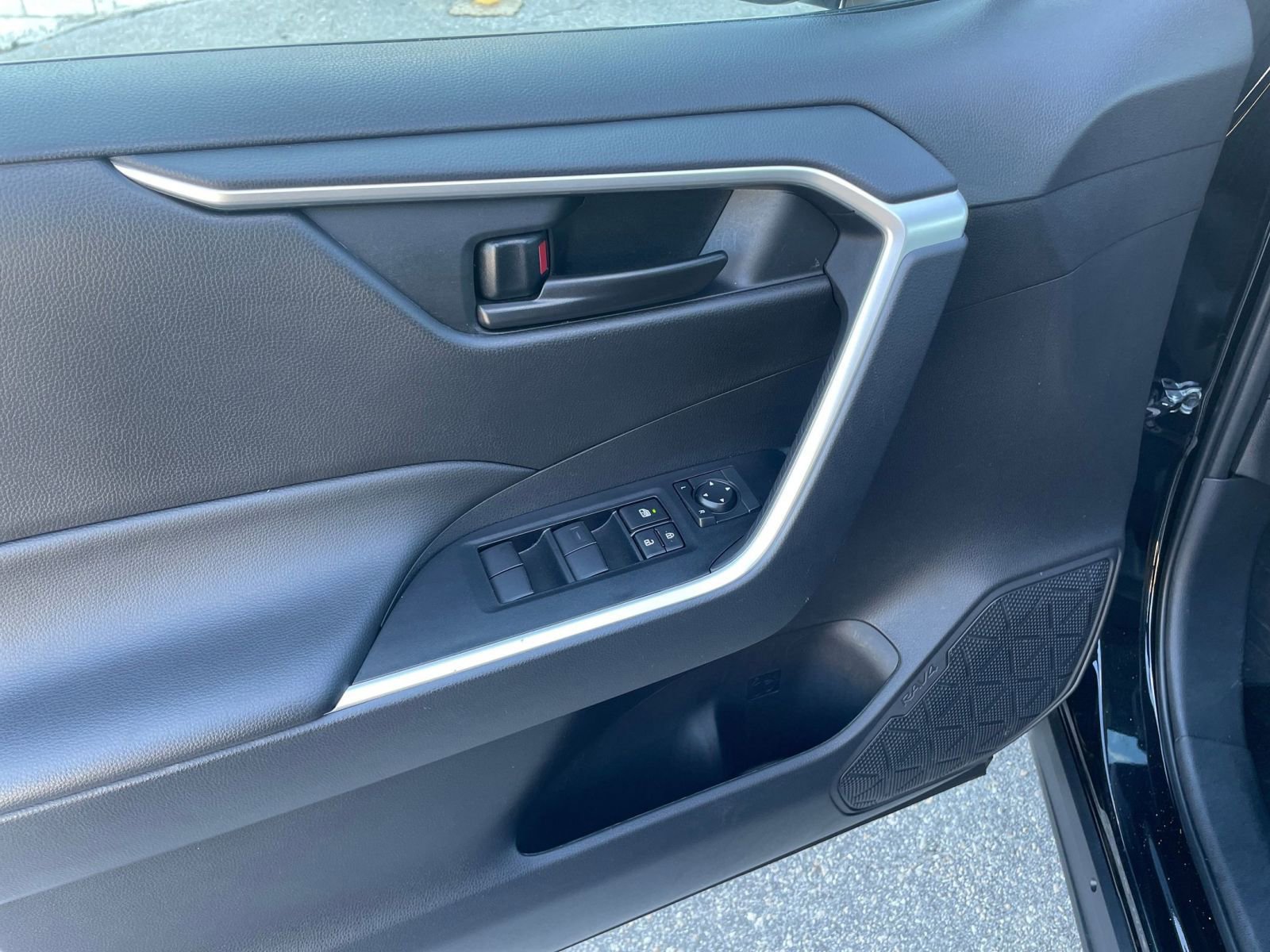 Thumbnail: 2025 Toyota RAV4 - 20