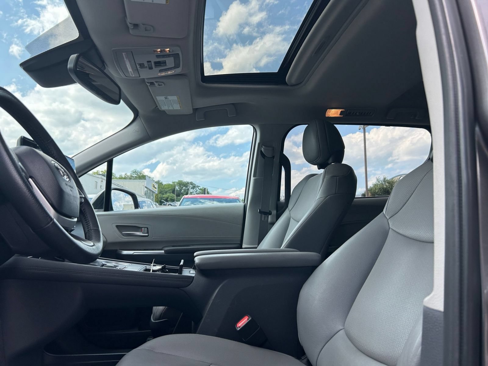 Thumbnail: 2023 Toyota Sienna - 20