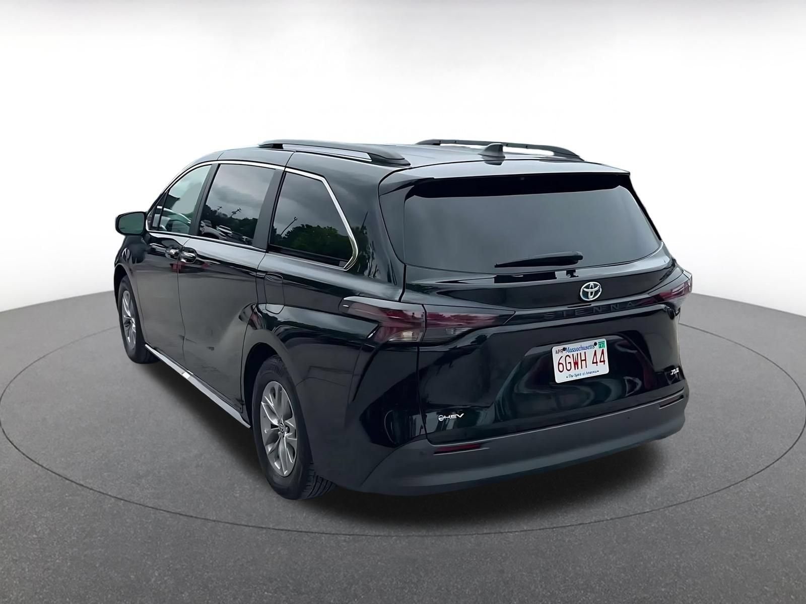 Thumbnail: 2025 Toyota Sienna - 10