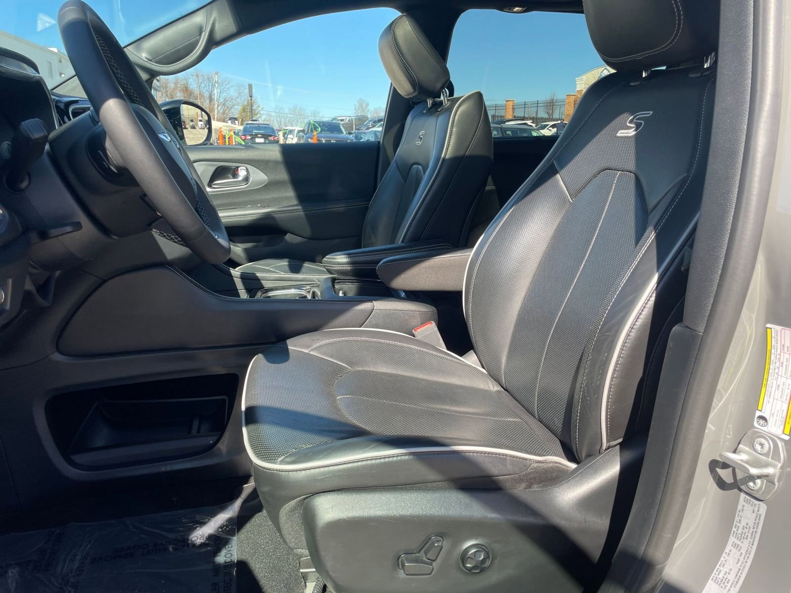 Thumbnail: 2025 Chrysler Pacifica - 27