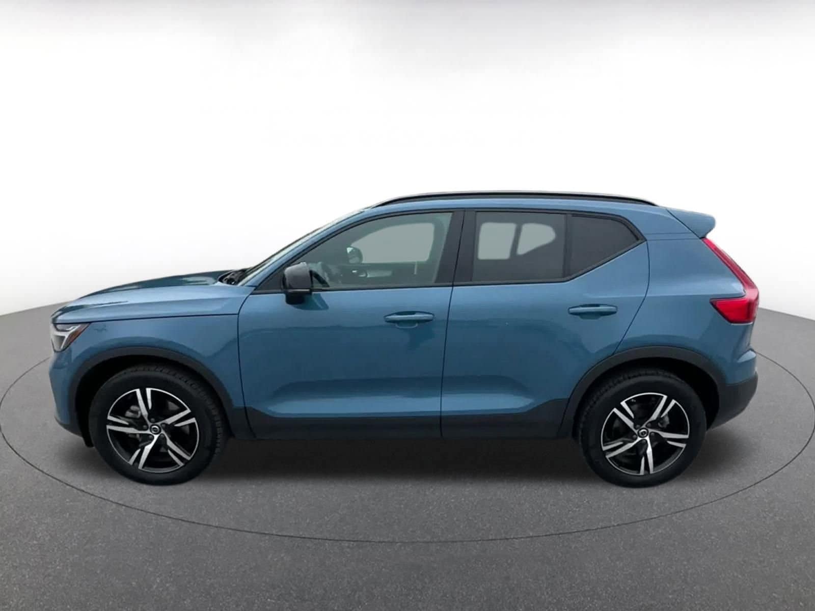 Thumbnail: 2024 Volvo XC40 - 9