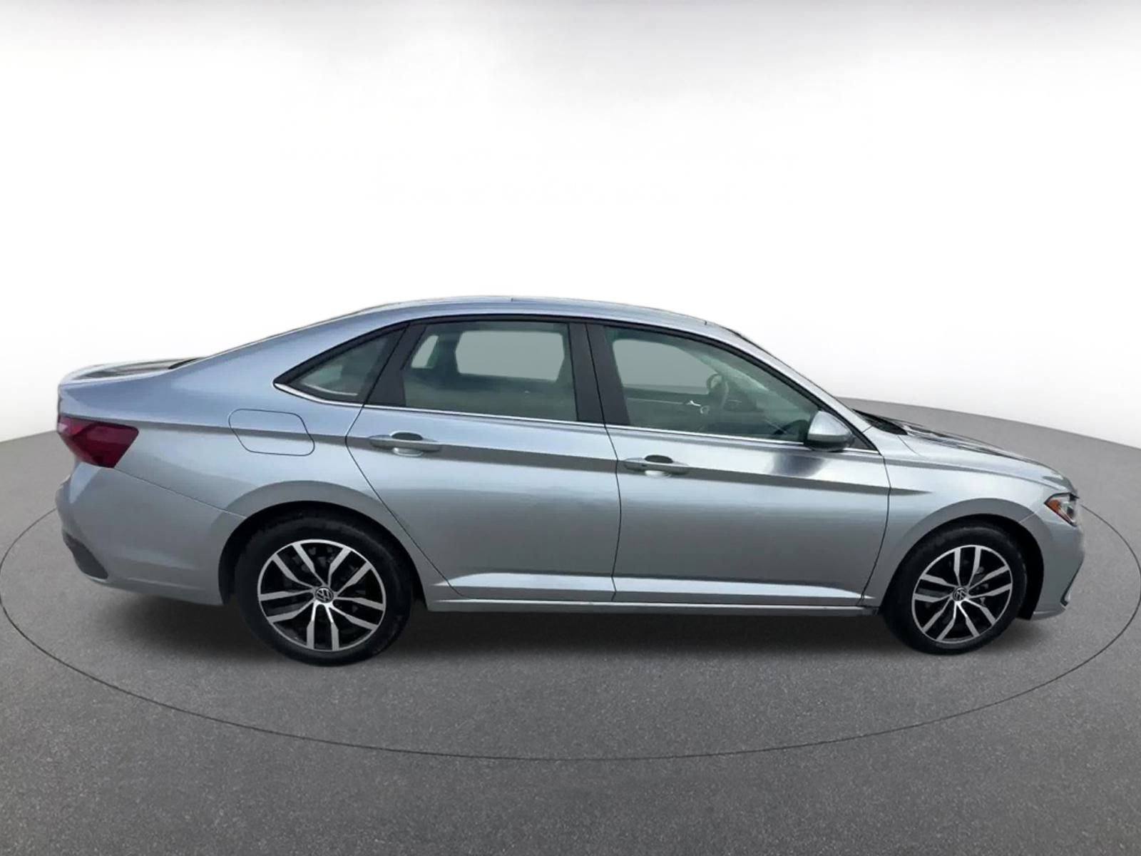 Thumbnail: 2025 Volkswagen Jetta - 16