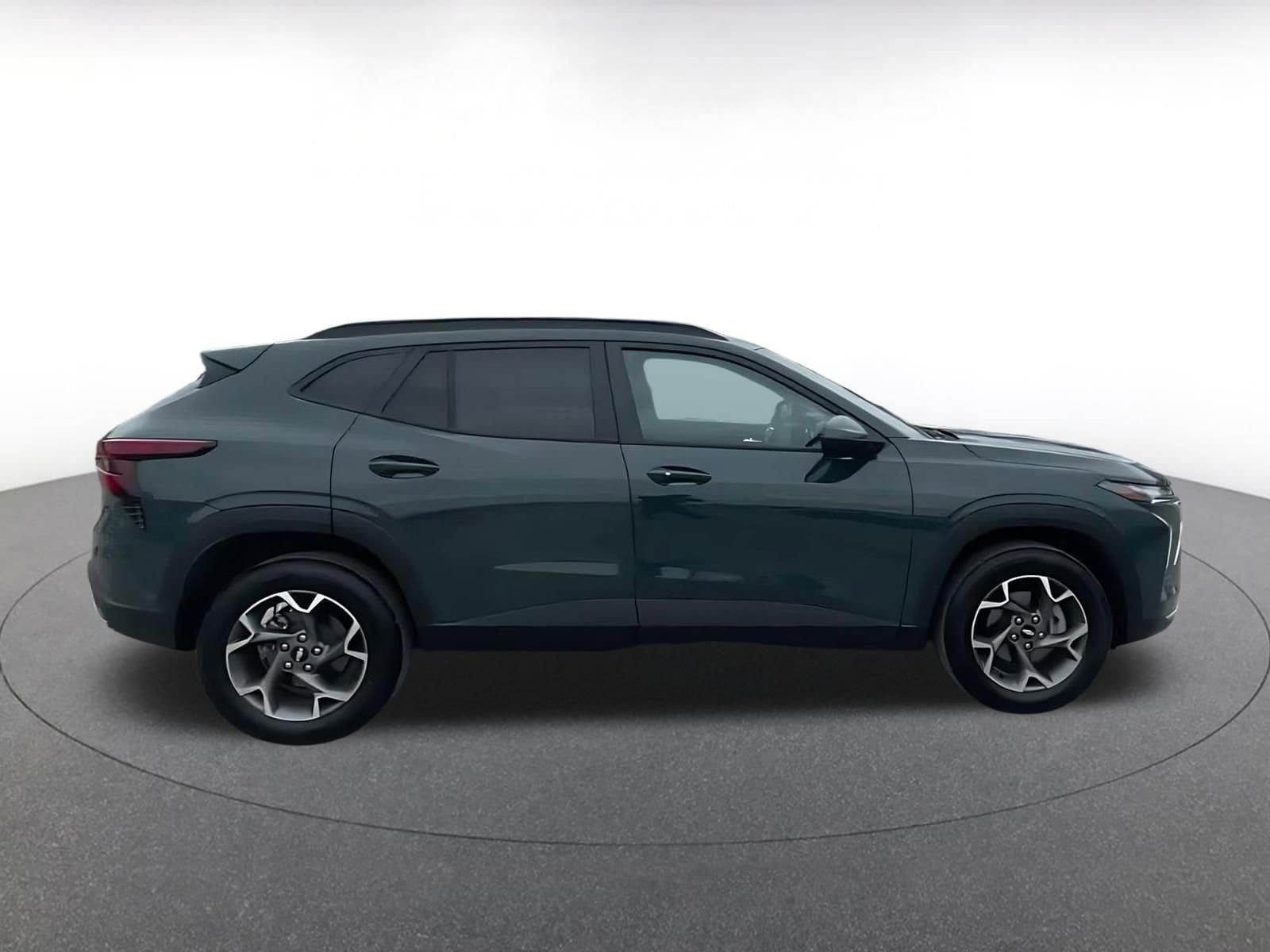 Thumbnail: 2025 Chevrolet Trax - 16