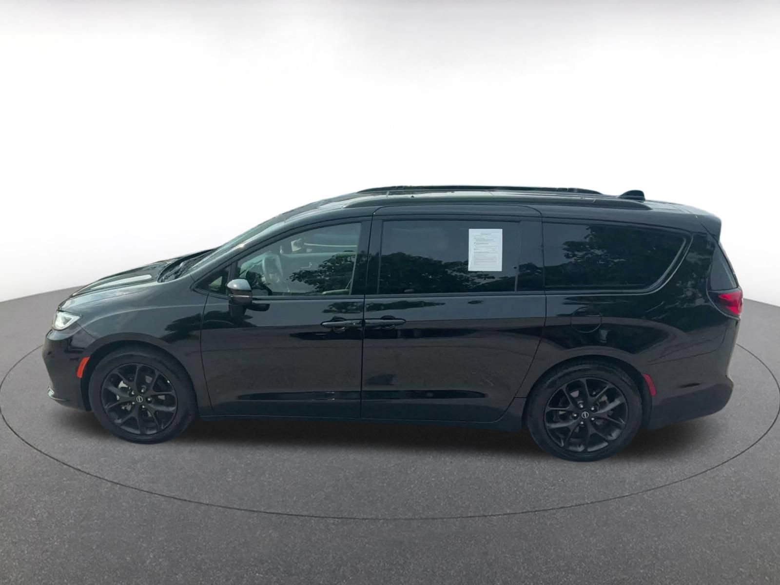 Thumbnail: 2025 Chrysler Pacifica - 9