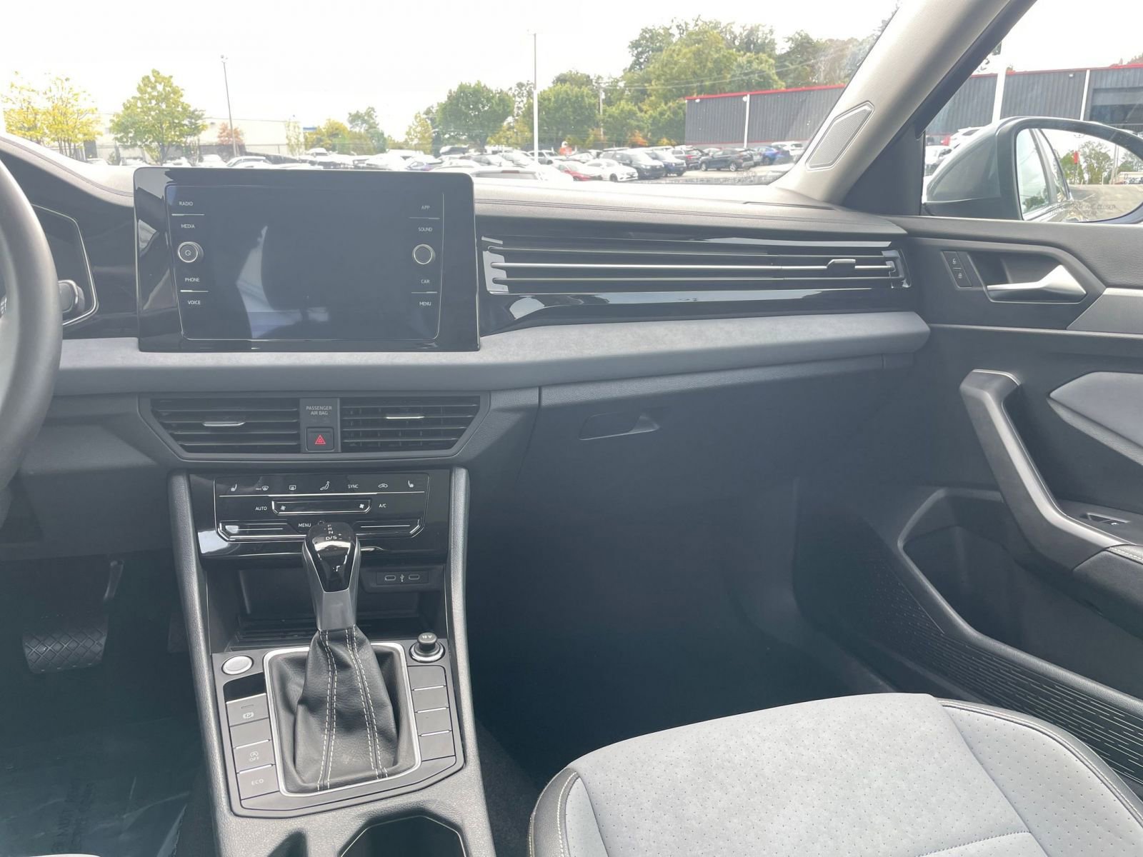 Thumbnail: 2025 Volkswagen Jetta - 35