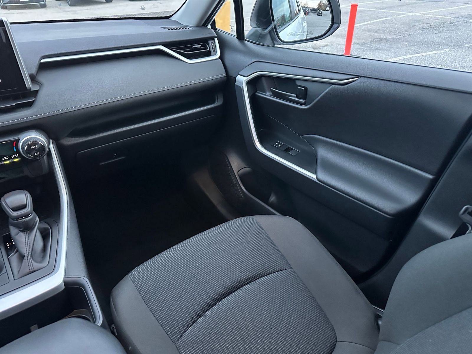 Thumbnail: 2025 Toyota RAV4 - 34