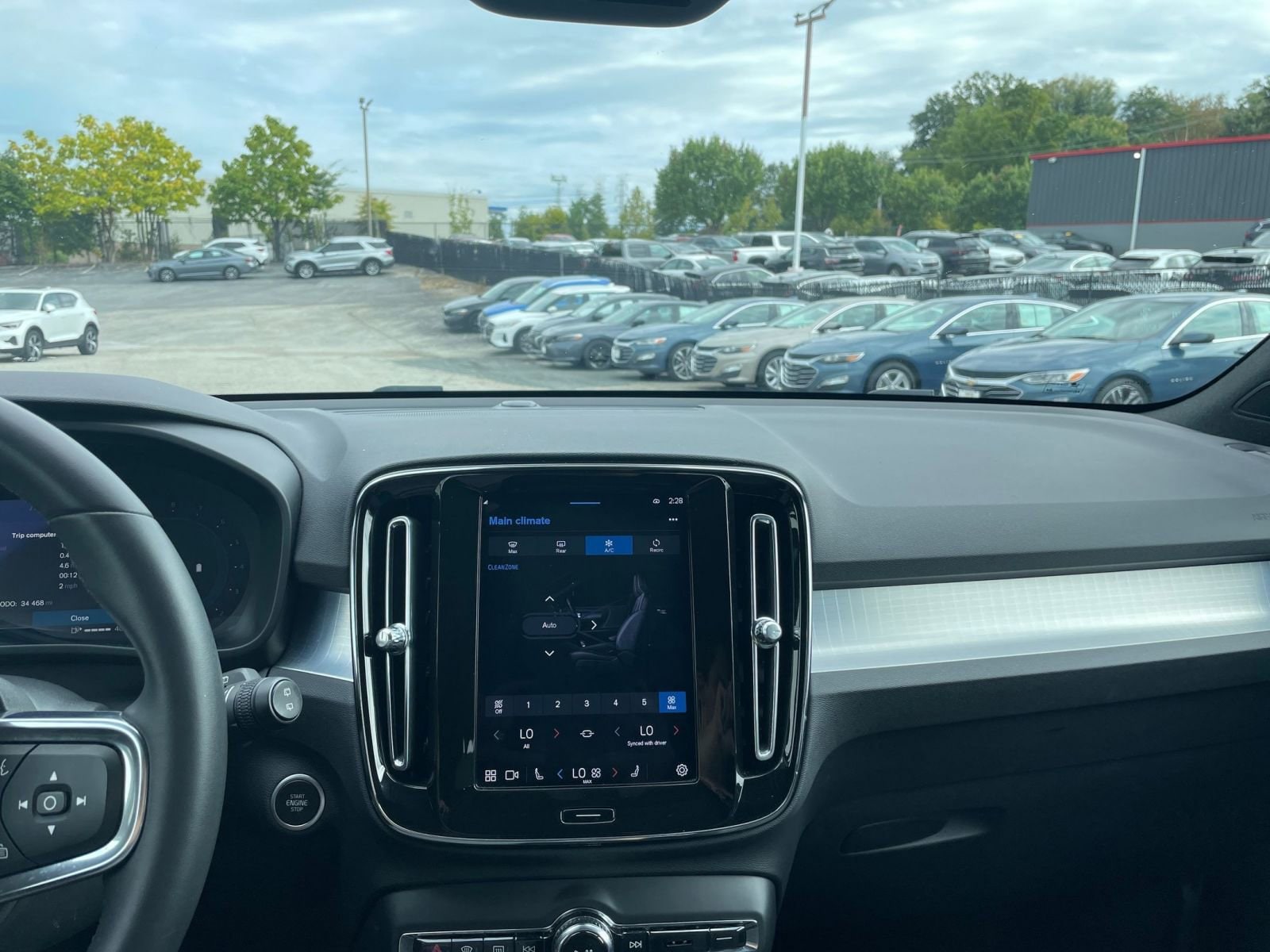 Thumbnail: 2024 Volvo XC40 - 18