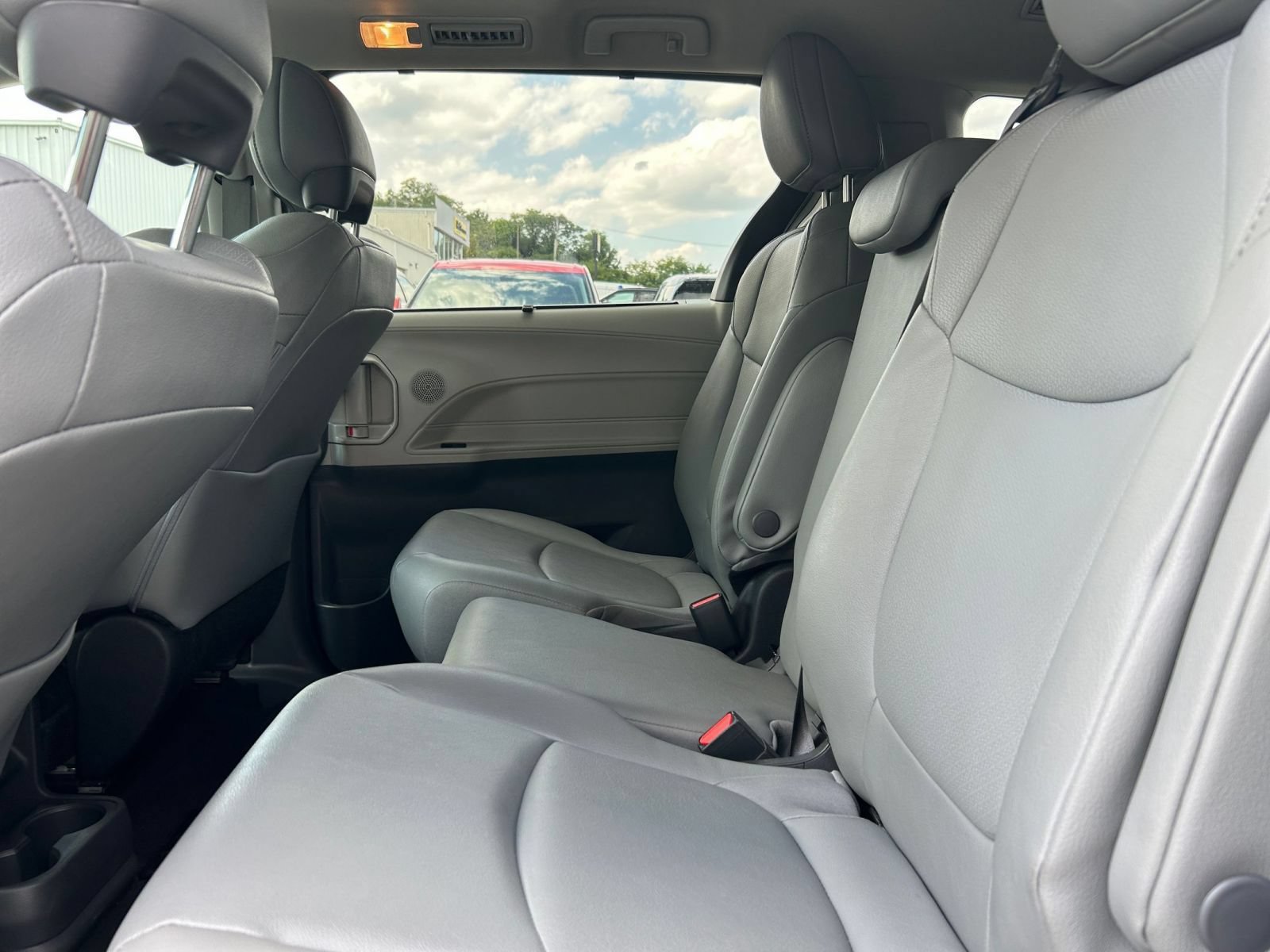 Thumbnail: 2023 Toyota Sienna - 19